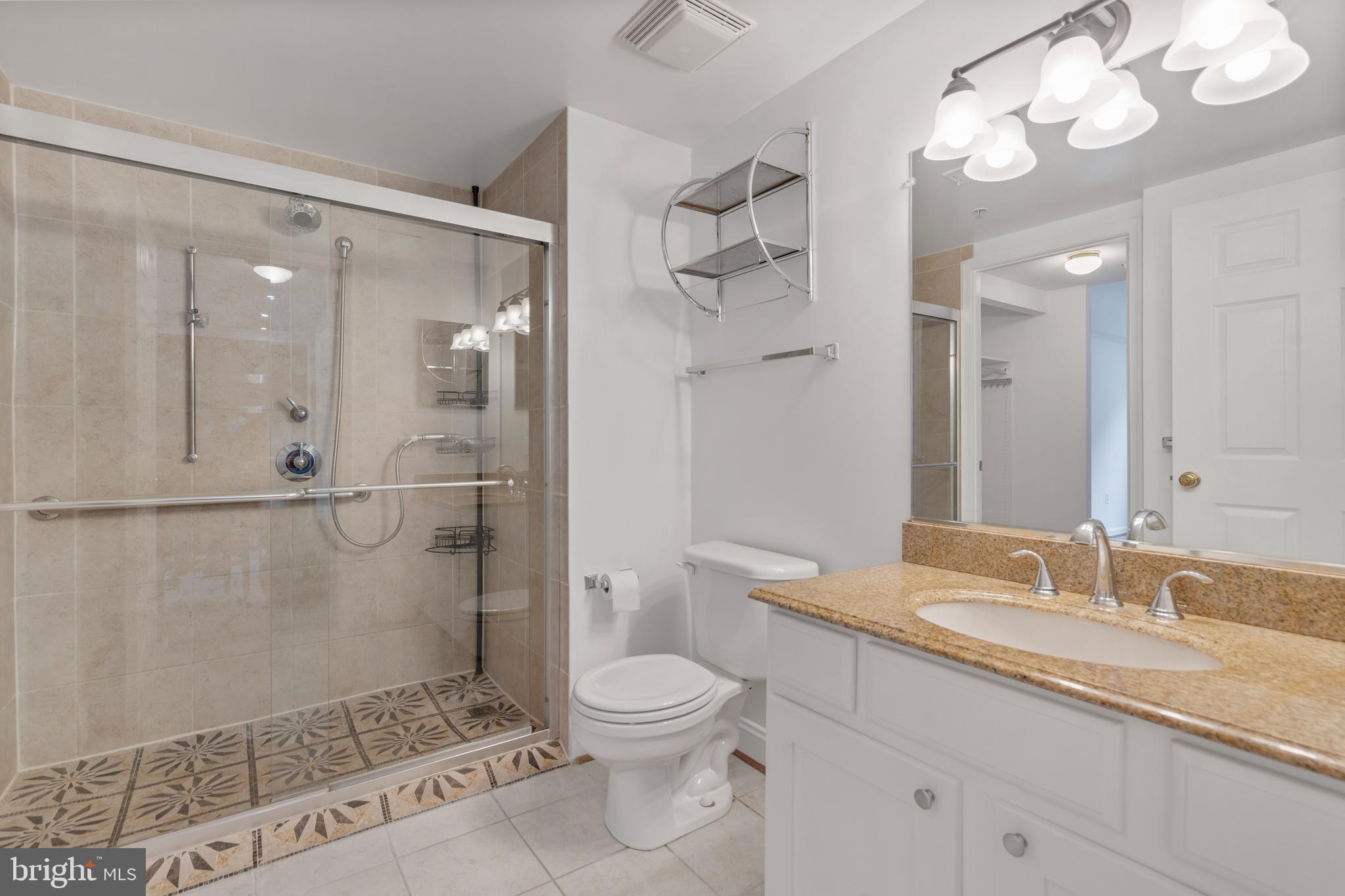 LEXINGTON SQUARE - Residential