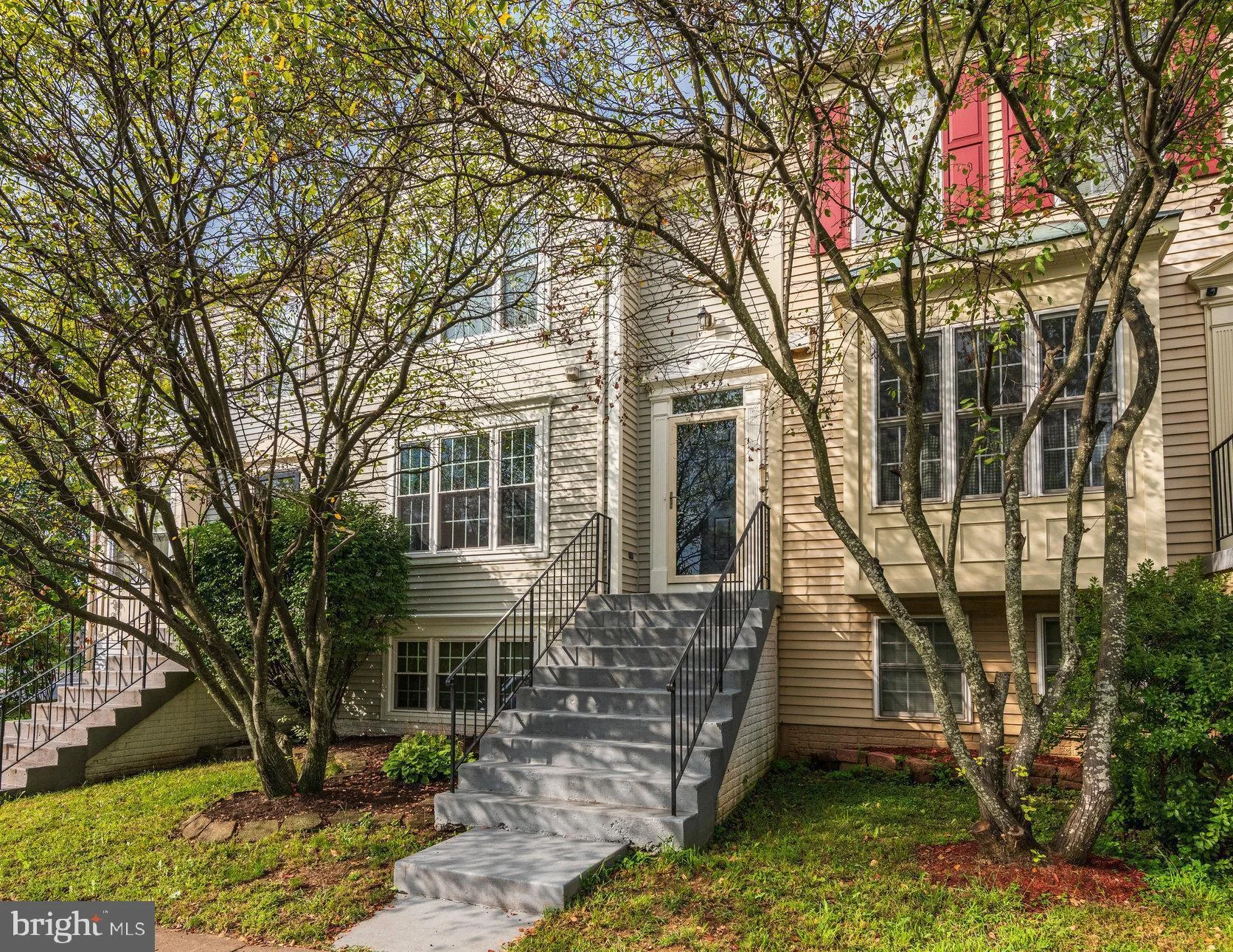 45553 Hutchens Square, Sterling, VA 20166