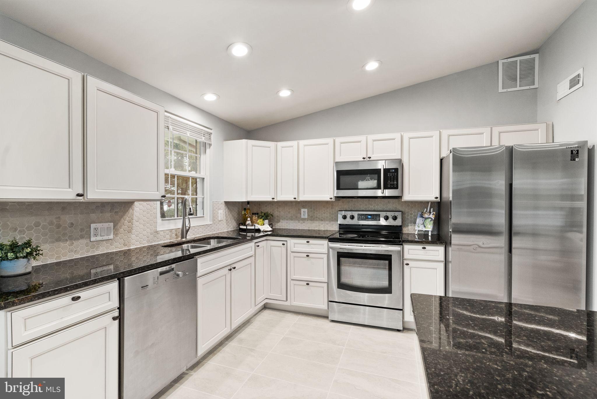 GRASS RIDGE - Residential