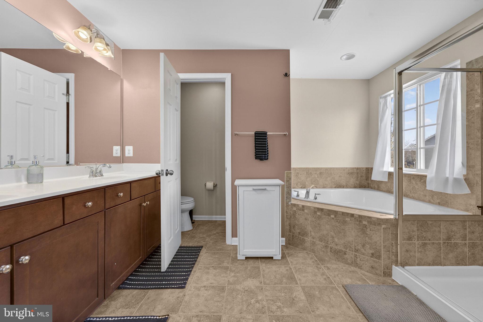 CASCADES PLACE CONDOMINIUM - Residential