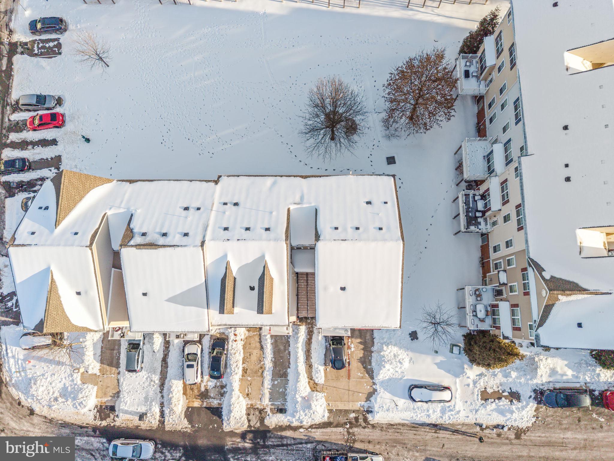 CASCADES PLACE CONDOMINIUM - Residential