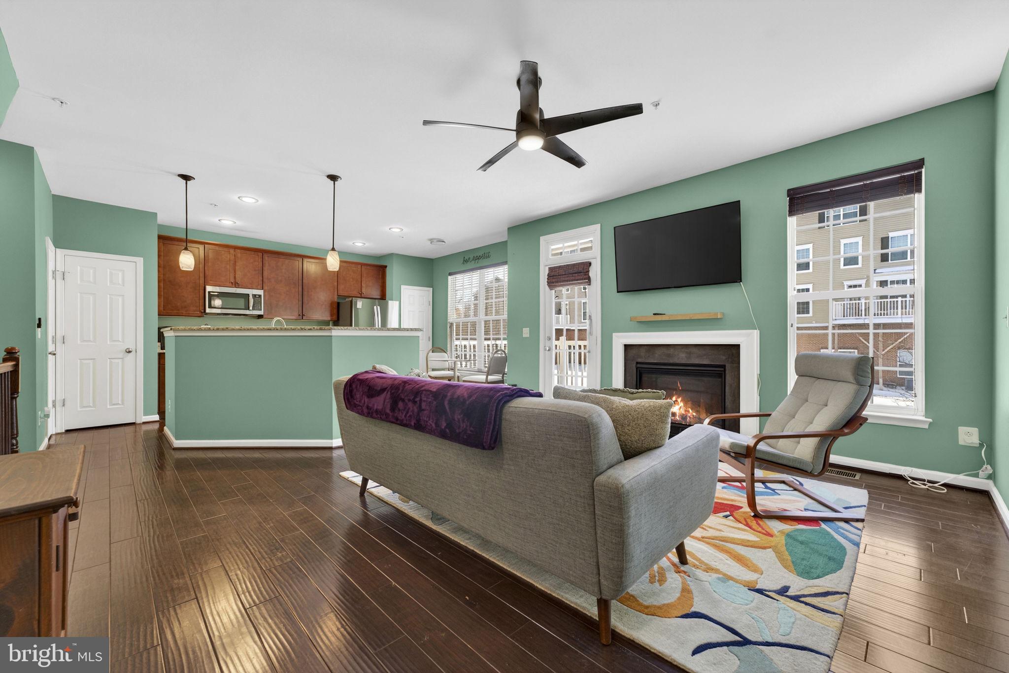 CASCADES PLACE CONDOMINIUM - Residential