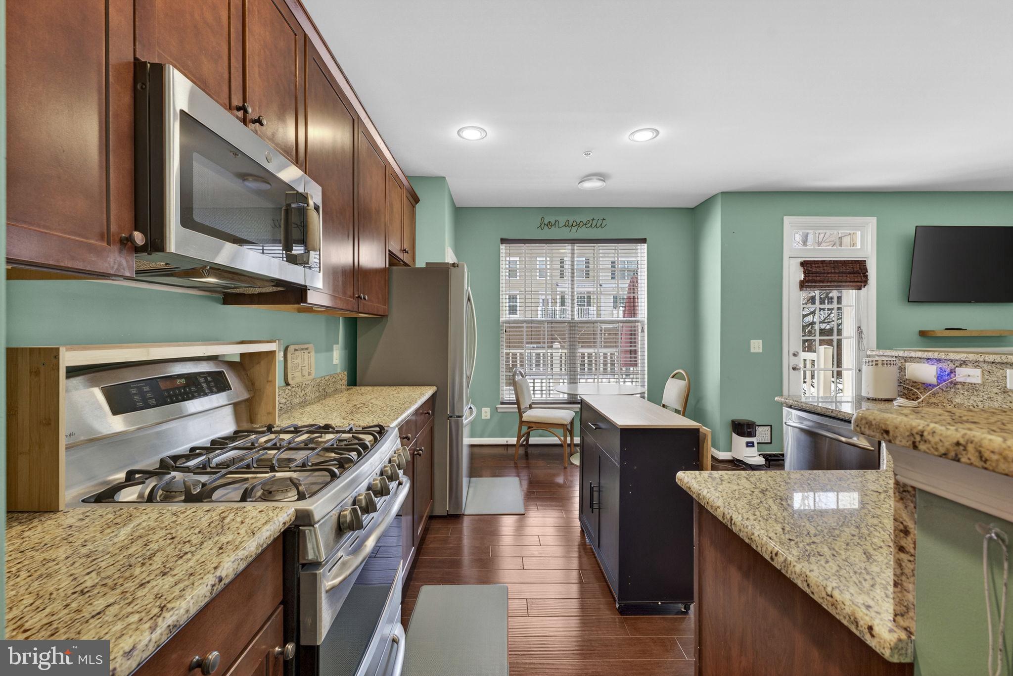 CASCADES PLACE CONDOMINIUM - Residential