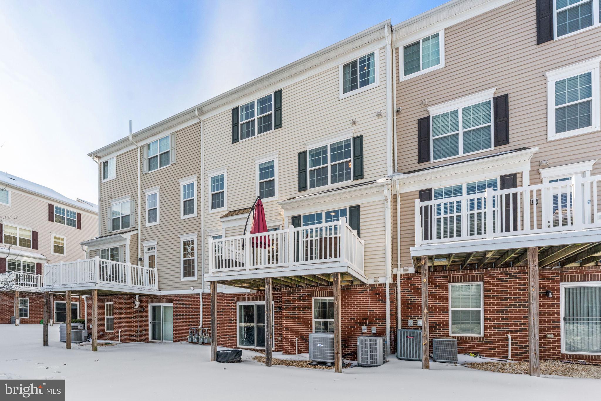 CASCADES PLACE CONDOMINIUM - Residential