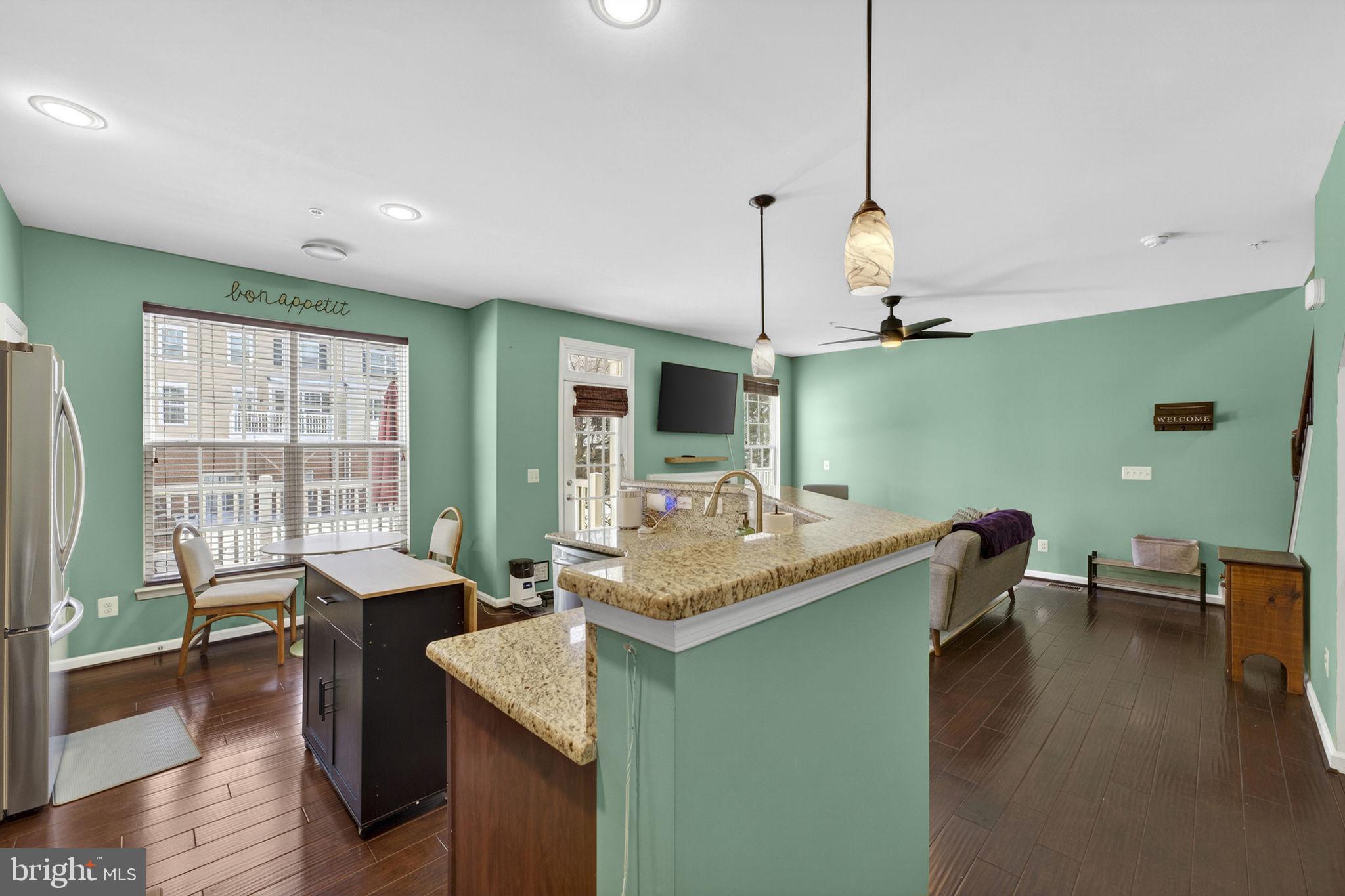 CASCADES PLACE CONDOMINIUM - Residential