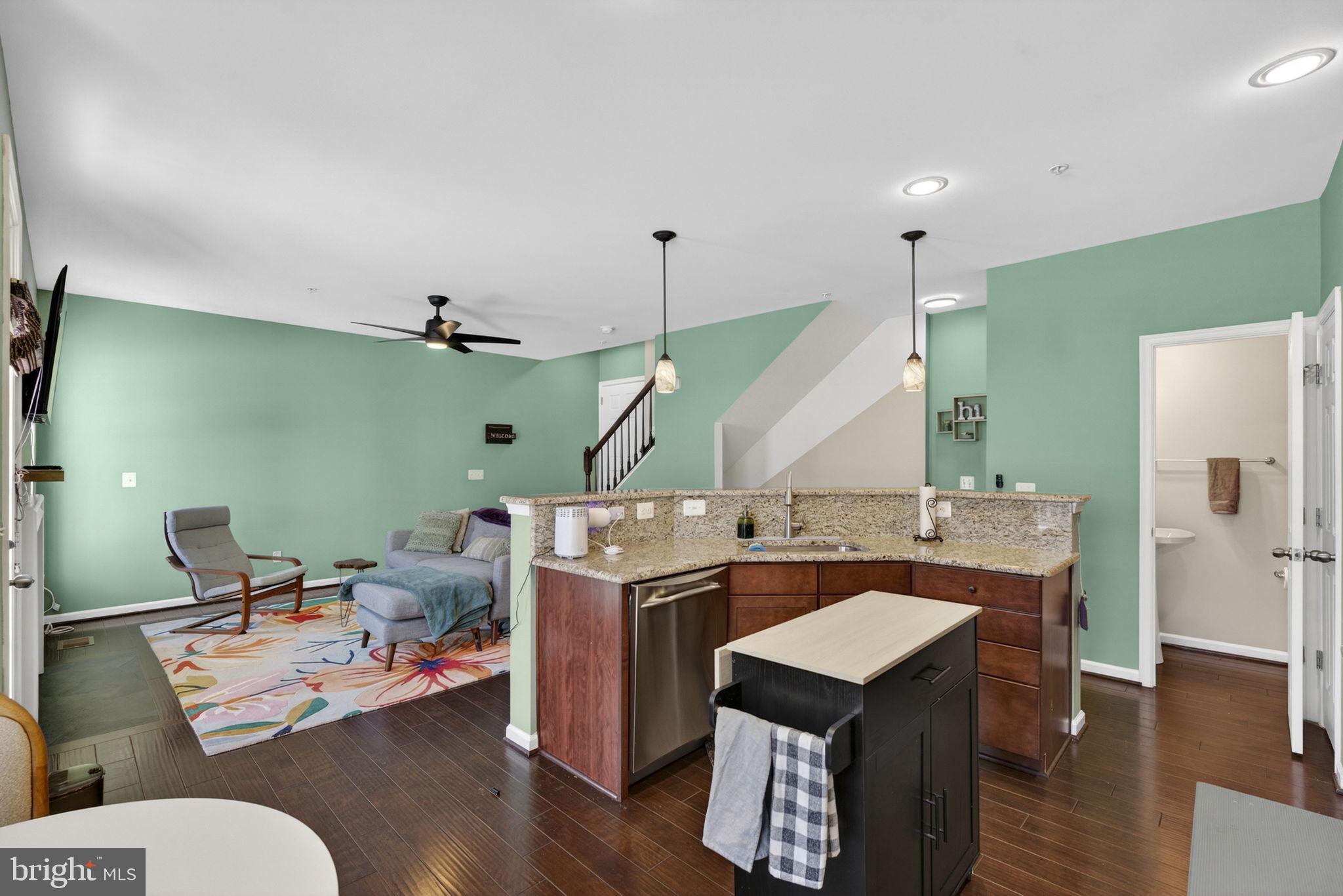 CASCADES PLACE CONDOMINIUM - Residential