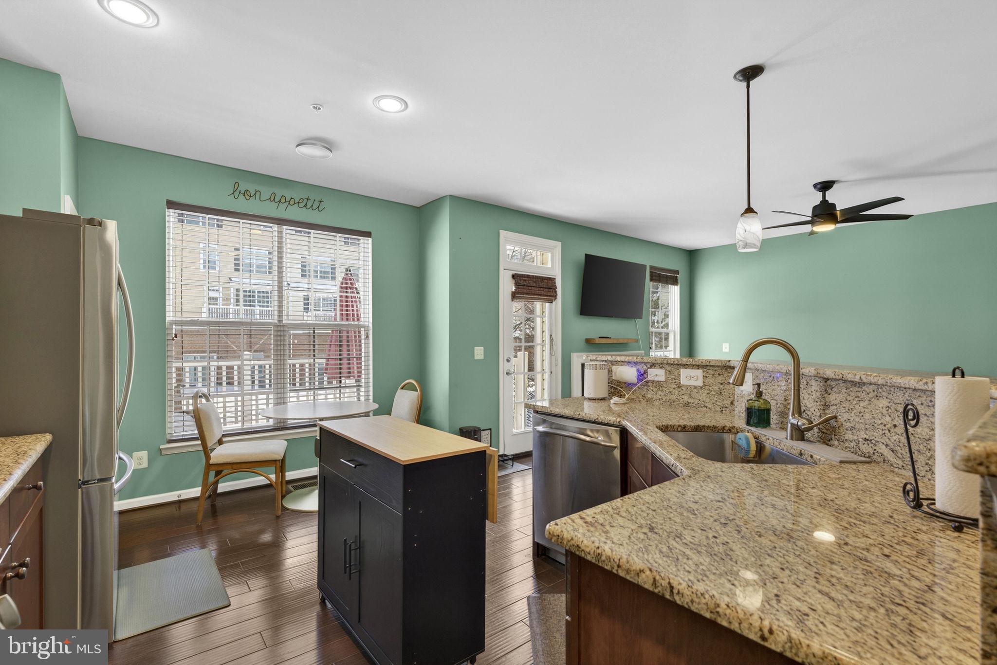 CASCADES PLACE CONDOMINIUM - Residential