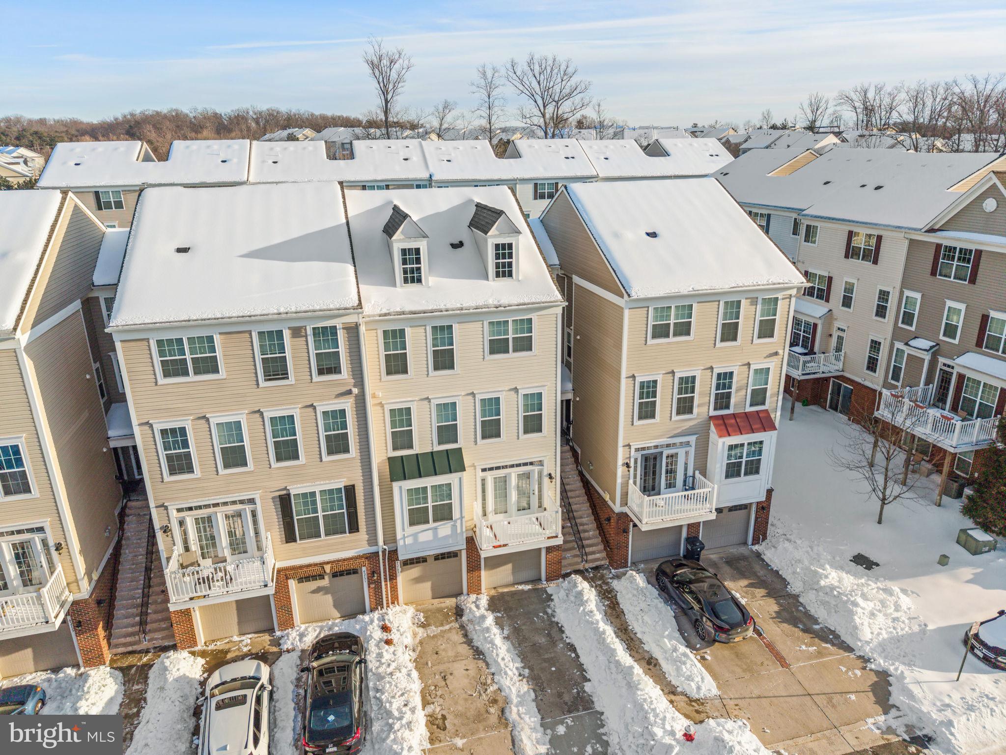 CASCADES PLACE CONDOMINIUM - Residential