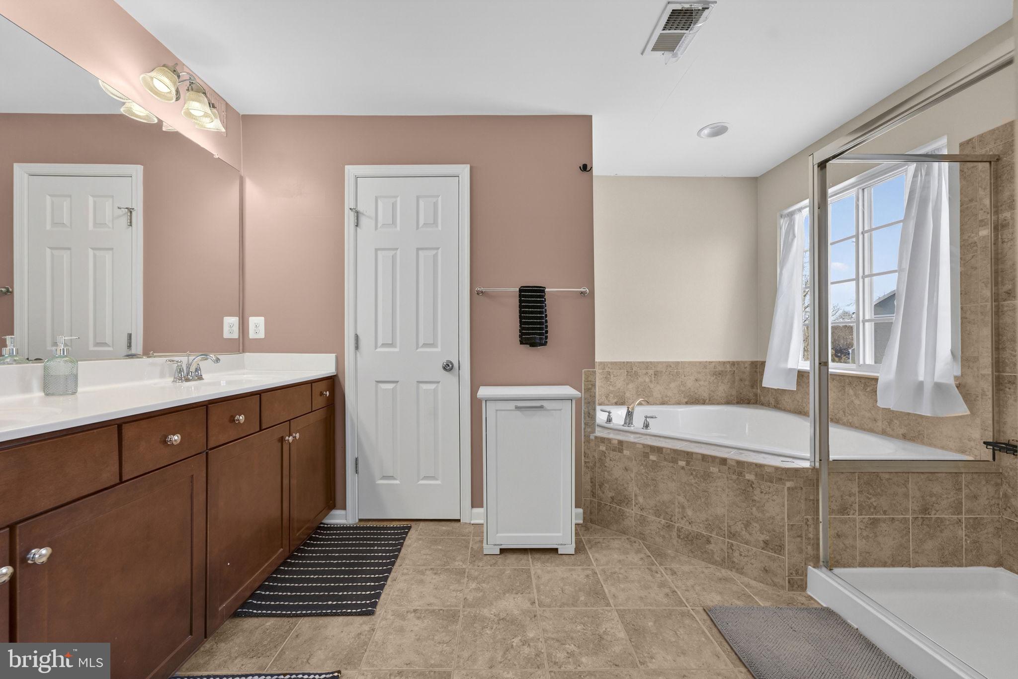 CASCADES PLACE CONDOMINIUM - Residential