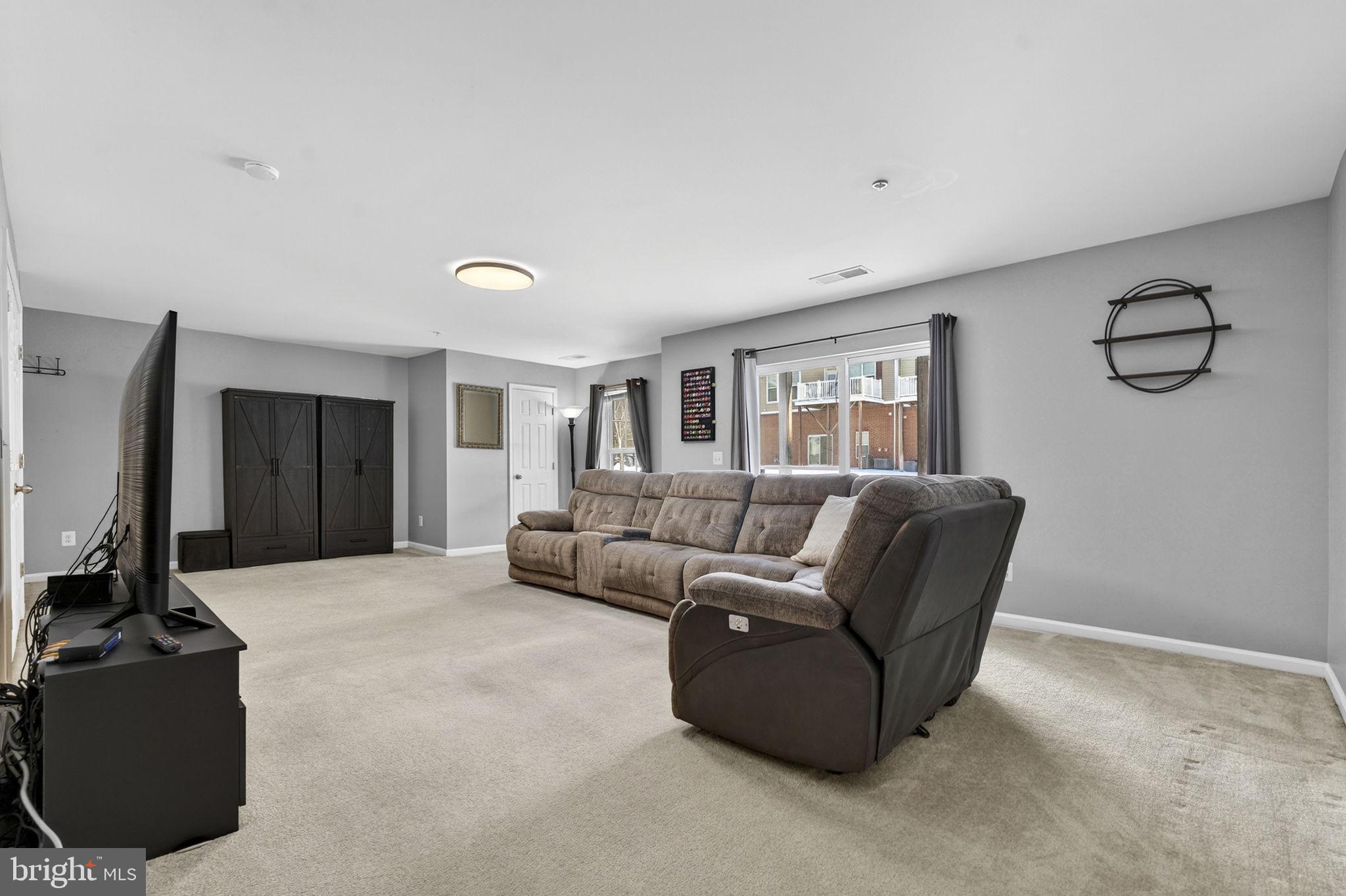 CASCADES PLACE CONDOMINIUM - Residential