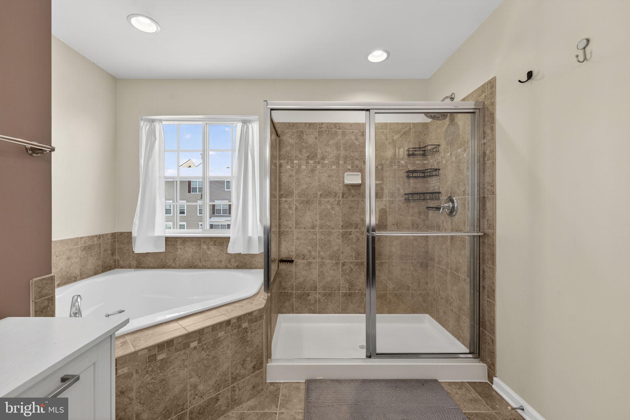 CASCADES PLACE CONDOMINIUM - Residential