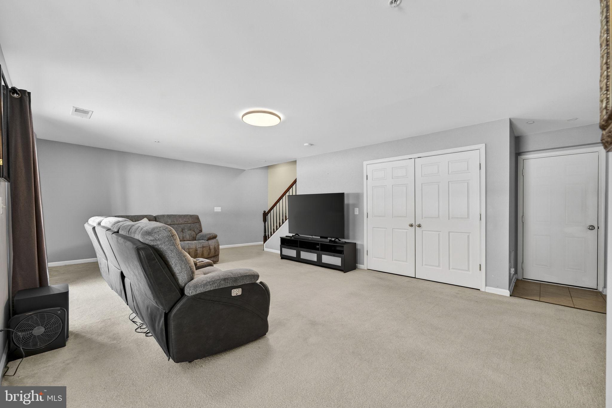 CASCADES PLACE CONDOMINIUM - Residential