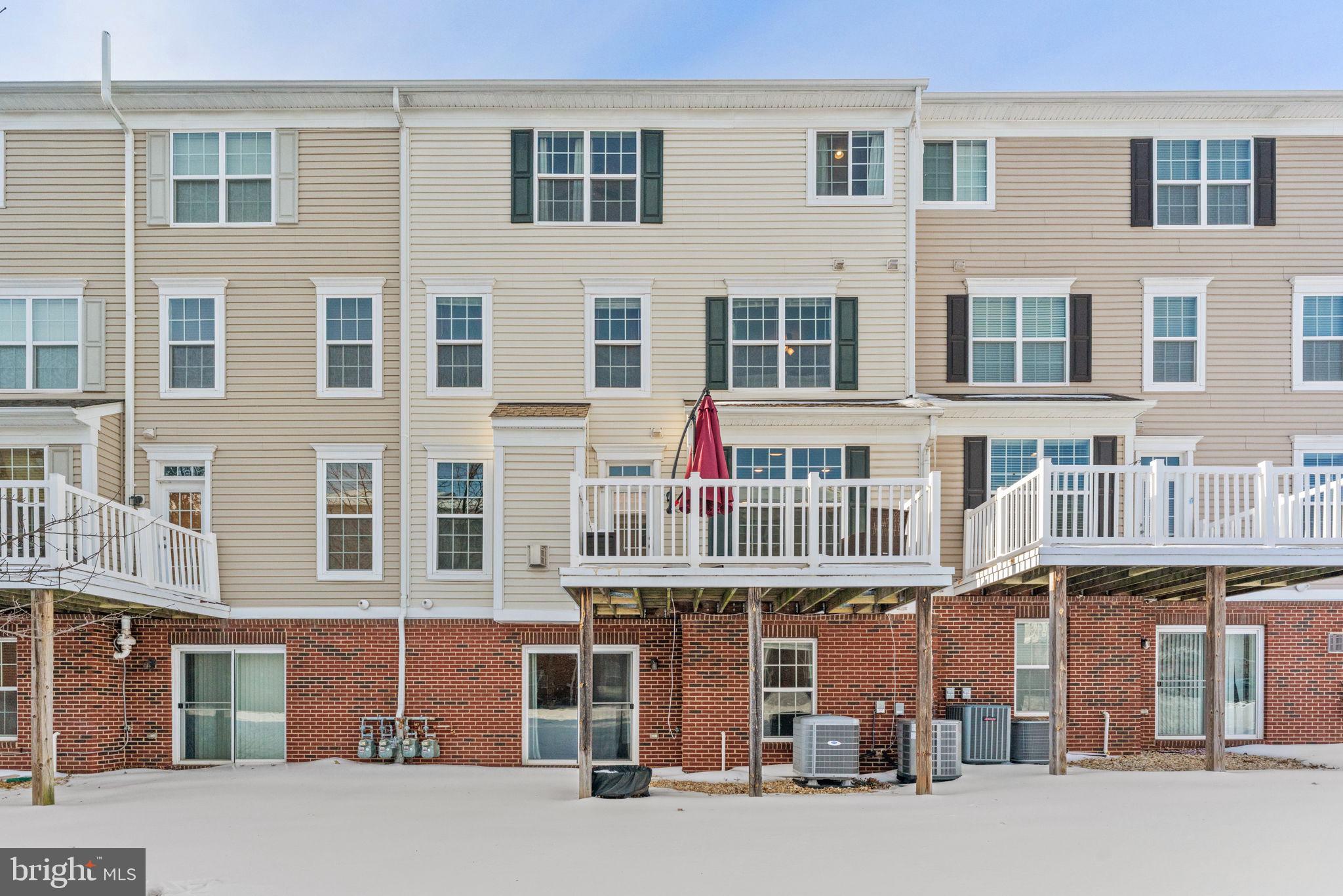 CASCADES PLACE CONDOMINIUM - Residential