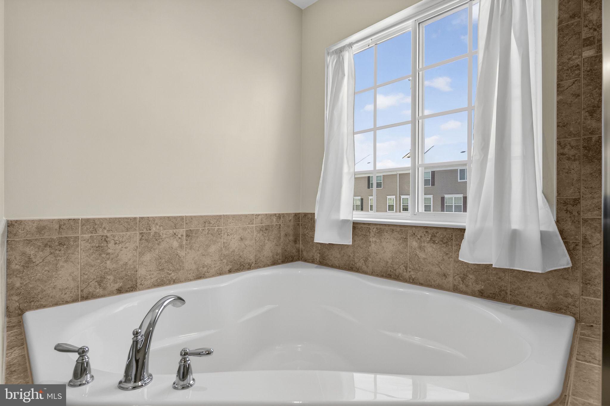 CASCADES PLACE CONDOMINIUM - Residential