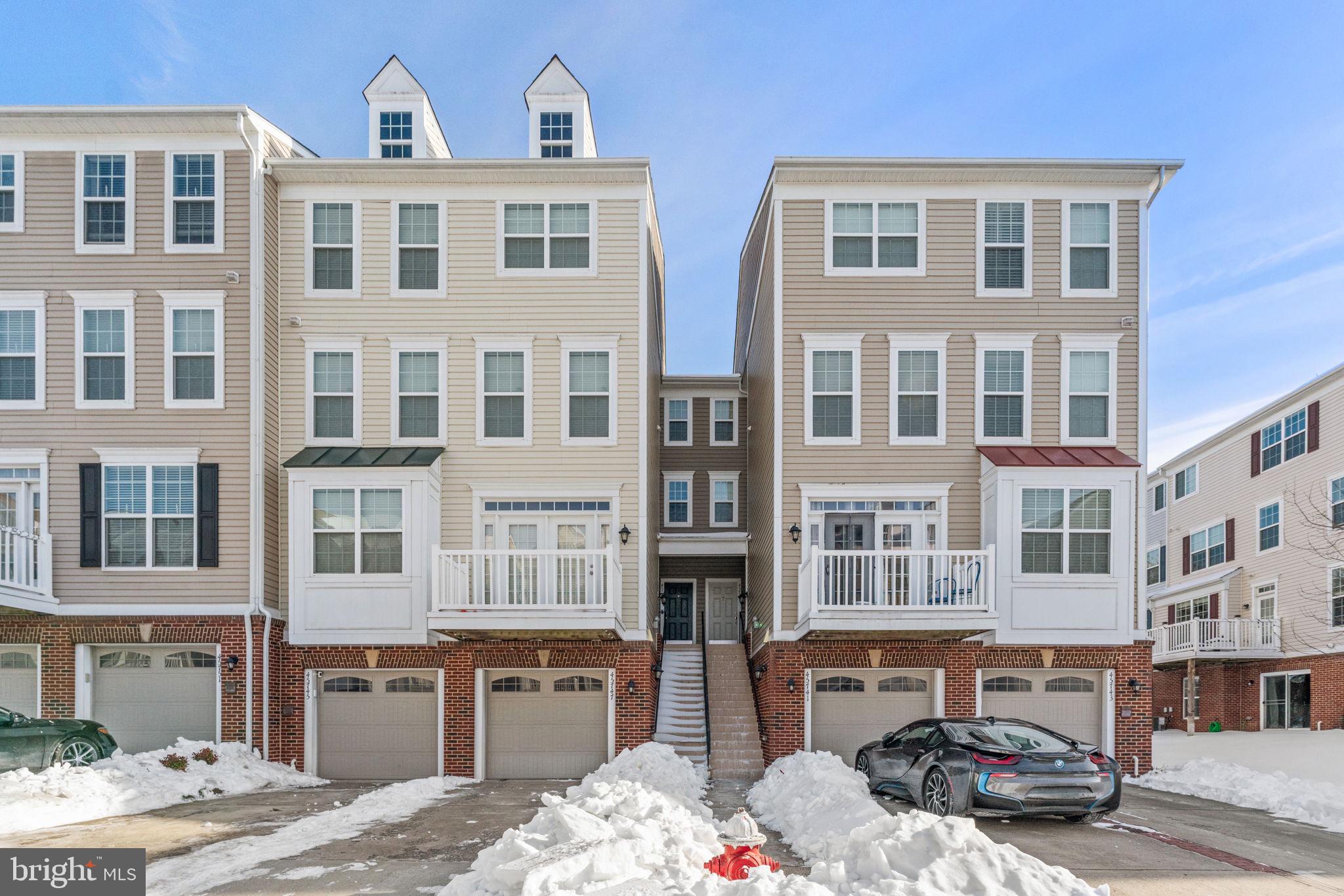 CASCADES PLACE CONDOMINIUM - Residential