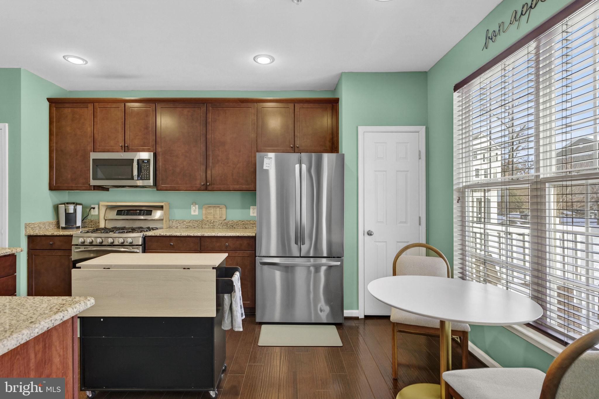 CASCADES PLACE CONDOMINIUM - Residential