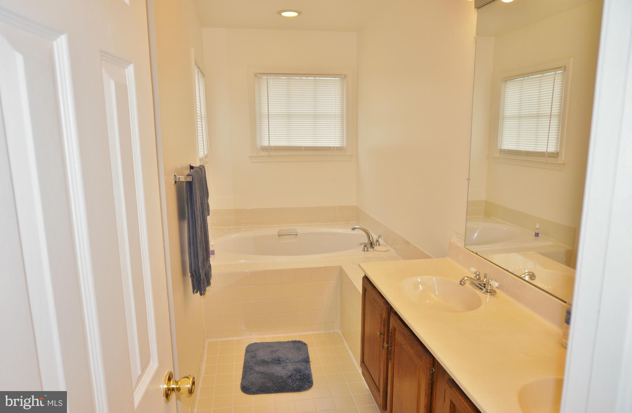 LONGMEAD - Residential