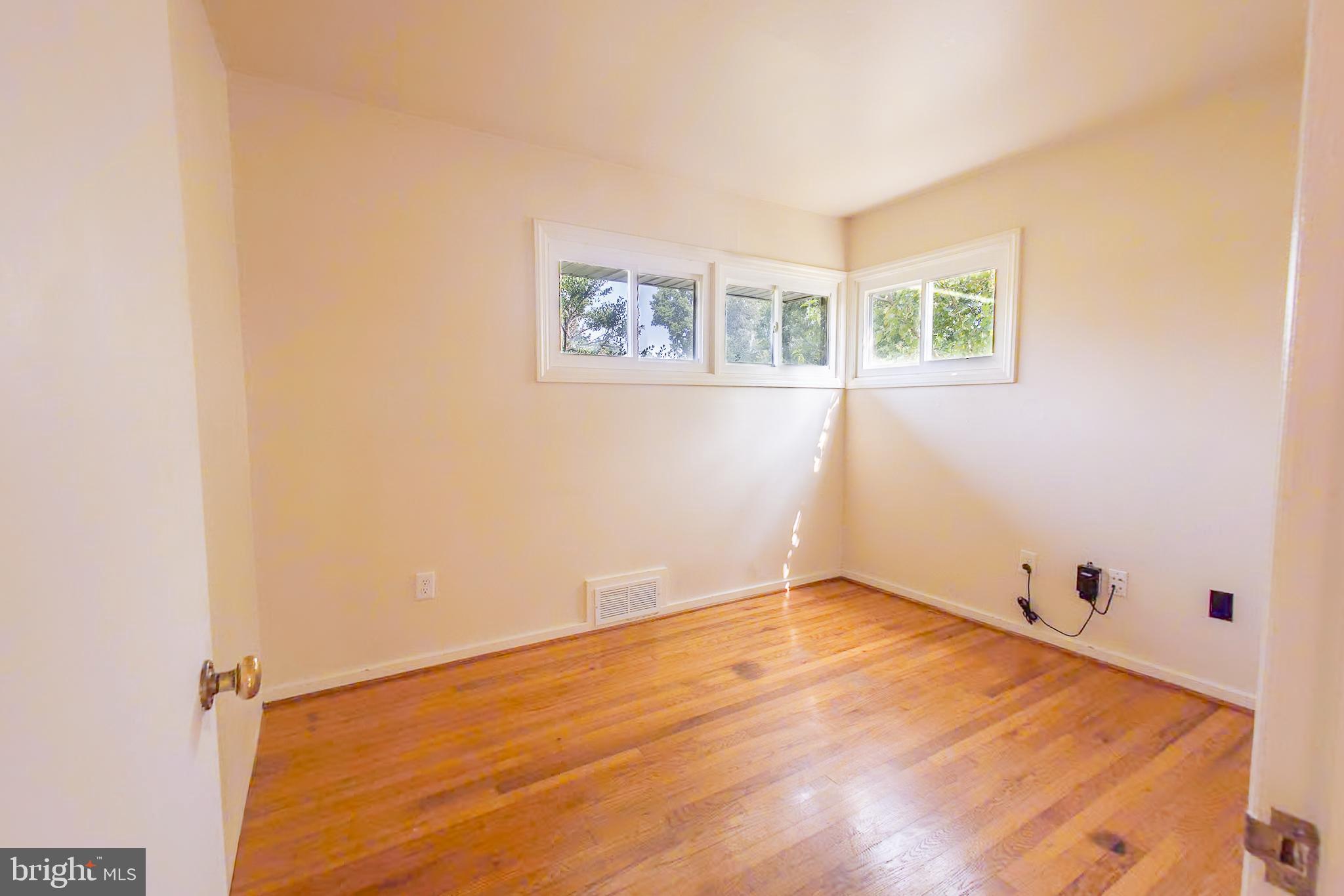 BUCKNELL MANOR - Residential Lease