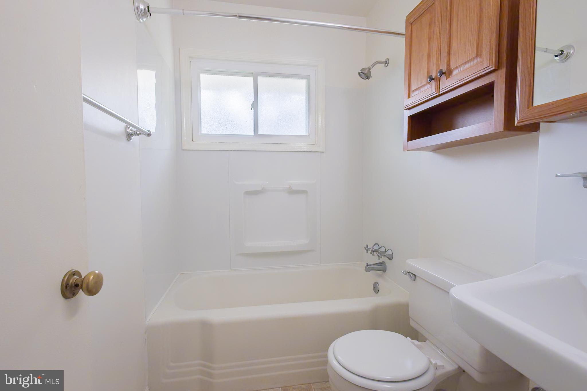 BUCKNELL MANOR - Residential Lease