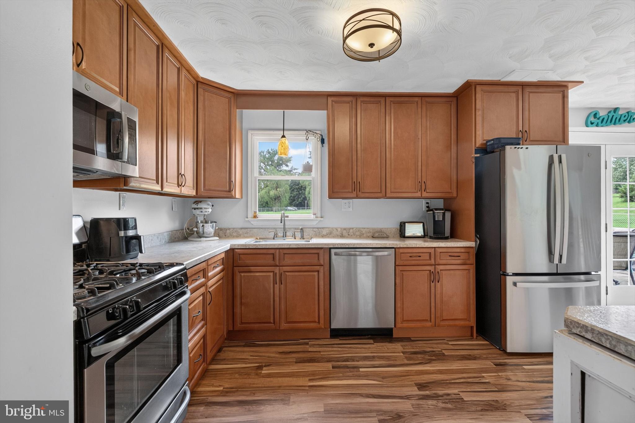 902 RUBY LANE