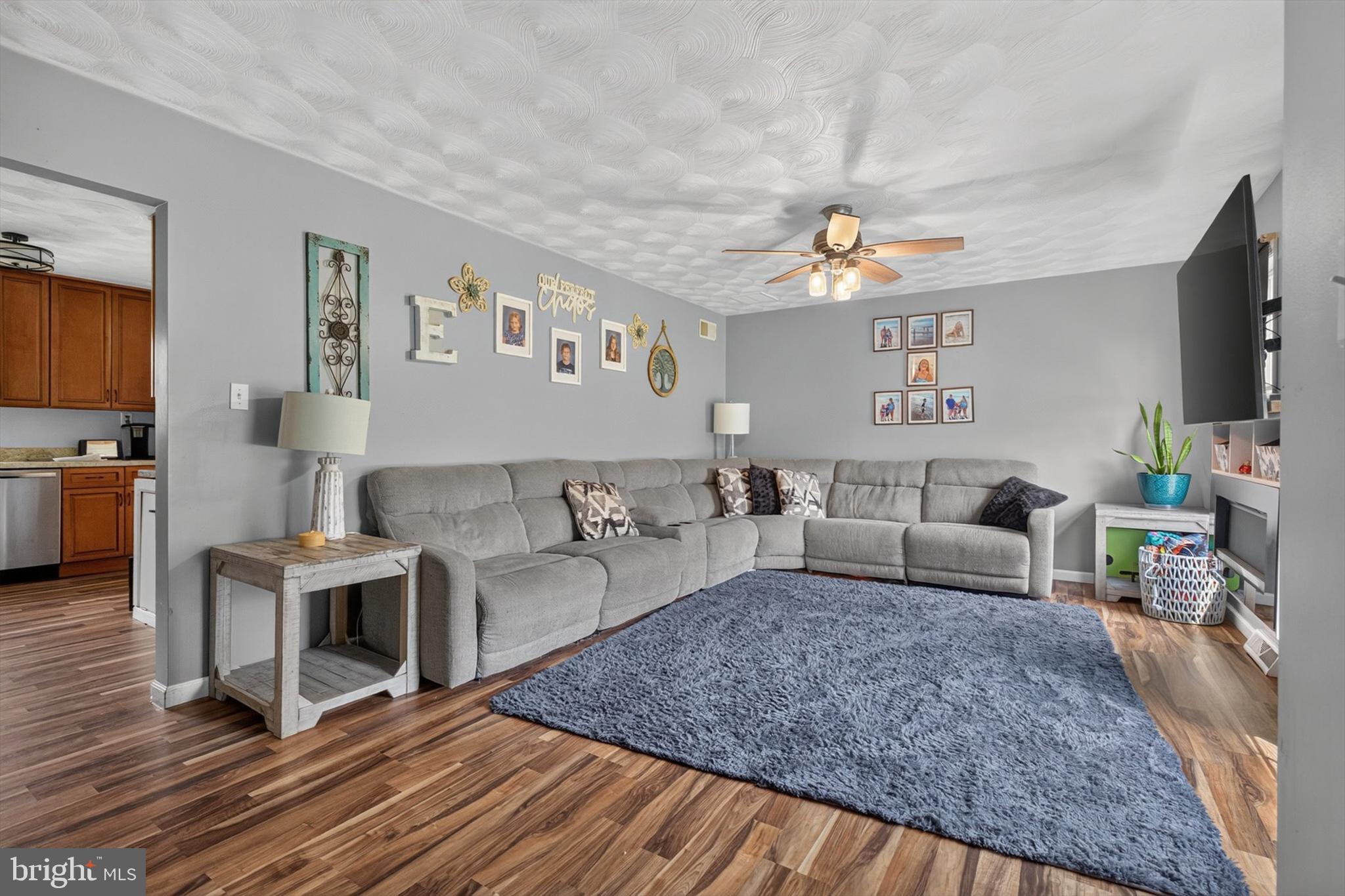 902 RUBY LANE