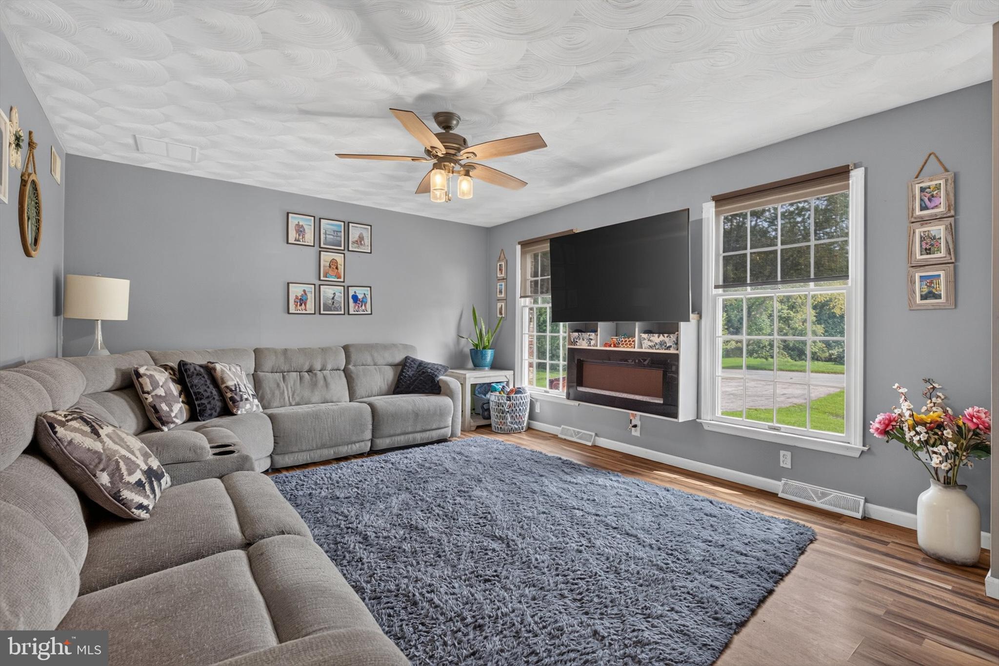 902 RUBY LANE