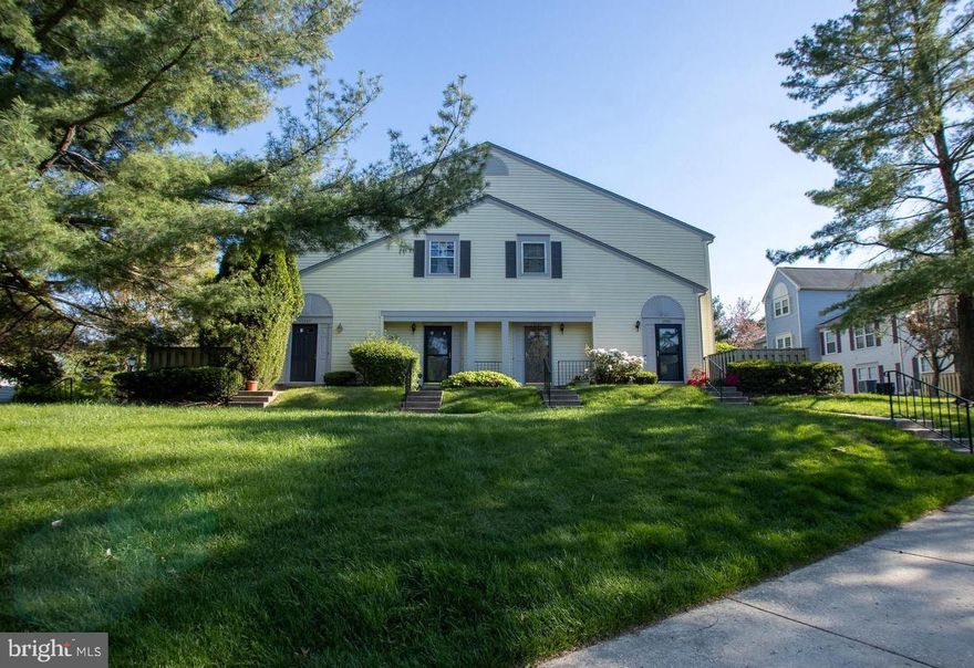 Available July 1st. Easy to show. Tenant is responsible for utilities. Condo fee paid by landlord. Online application. Landlord requests credit over 640 and 3 times monthly rent for income. Maximum of 2 incomes to qualify.