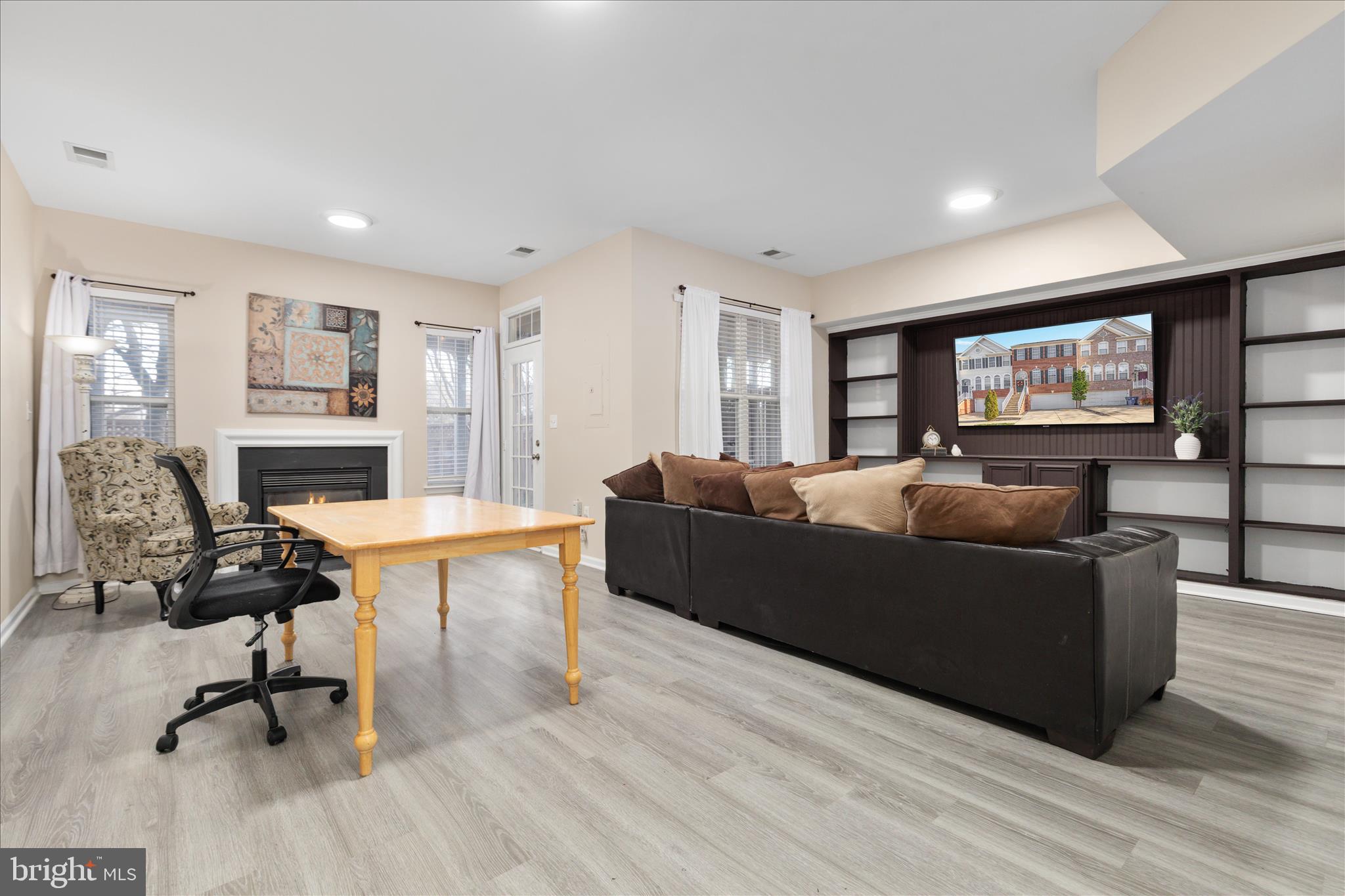 ASHBURN VILLAGE - Residential