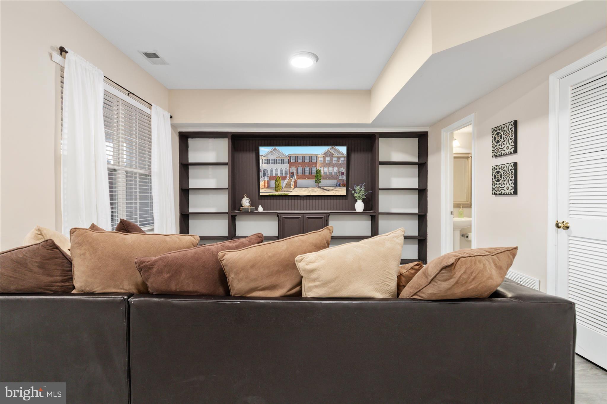 ASHBURN VILLAGE - Residential