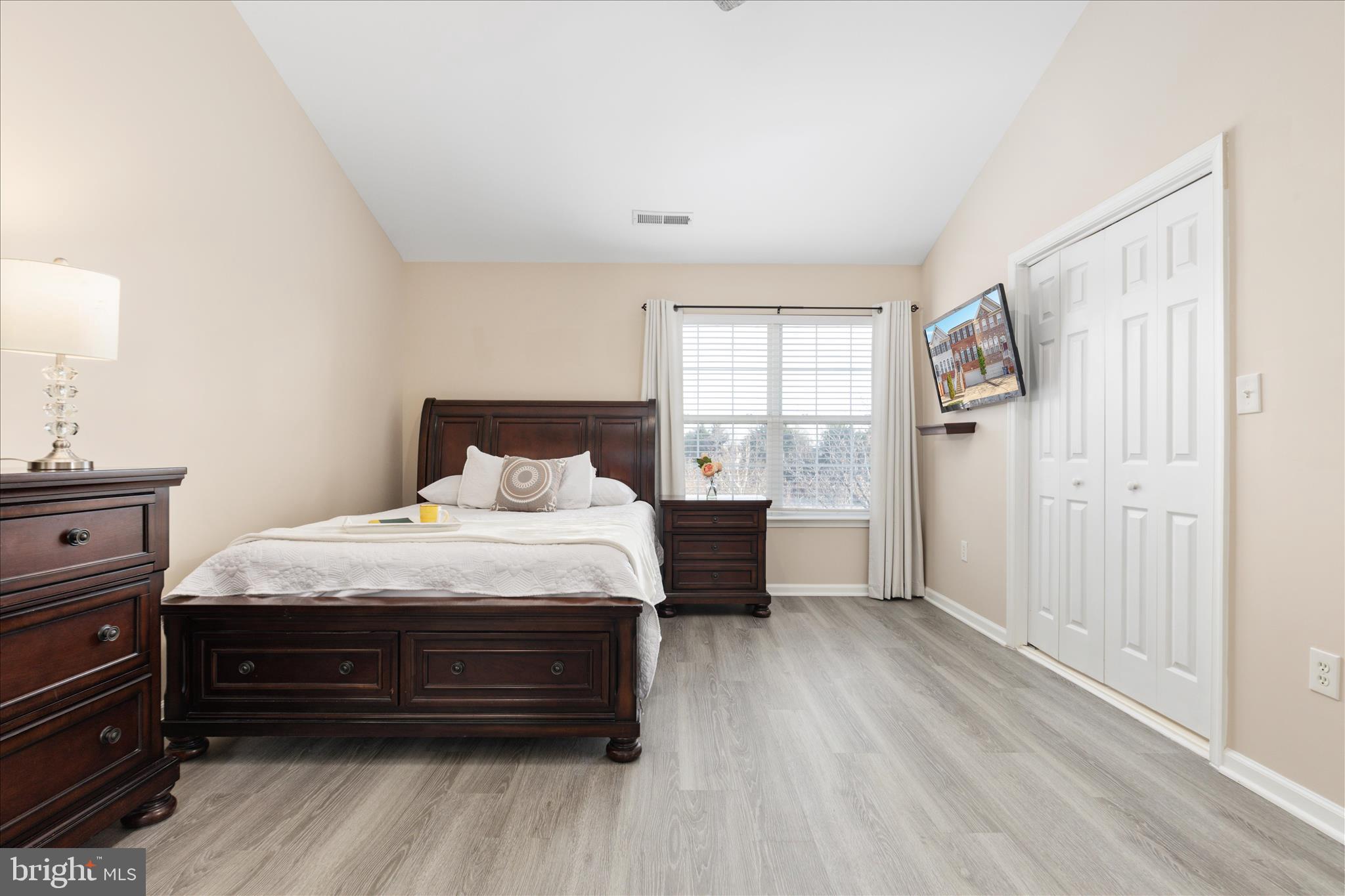 ASHBURN VILLAGE - Residential