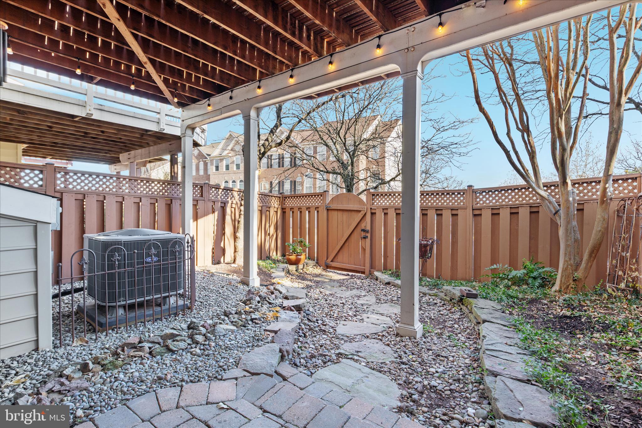 ASHBURN VILLAGE - Residential