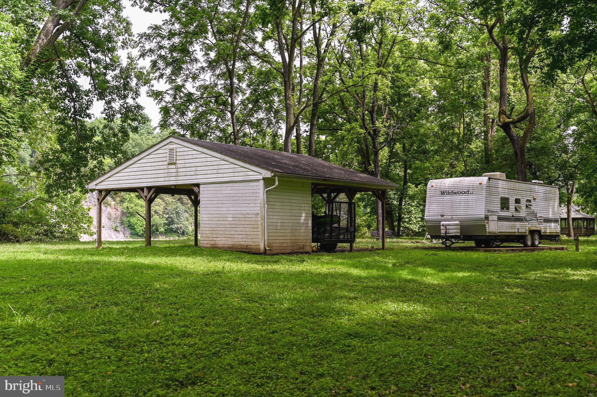 POTOMAC GLEN - Residential