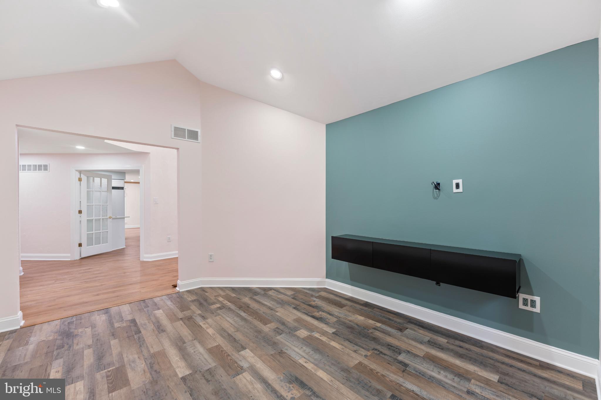 BREYER WOODS - Residential