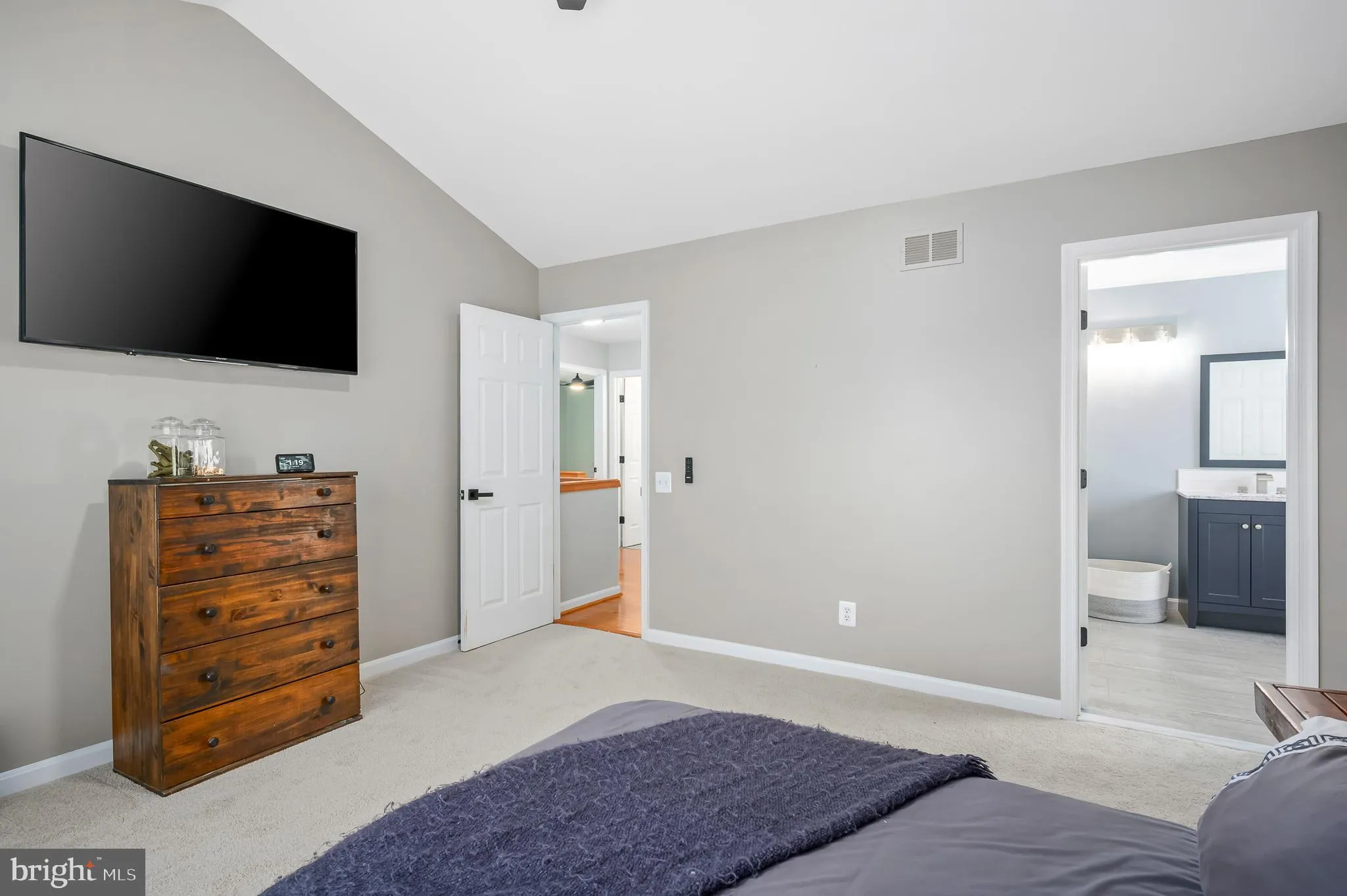 Leesburg, Virginia 20176, United States, 3 Bedrooms Bedrooms, ,3 BathroomsBathrooms,Residential,Pending,235431