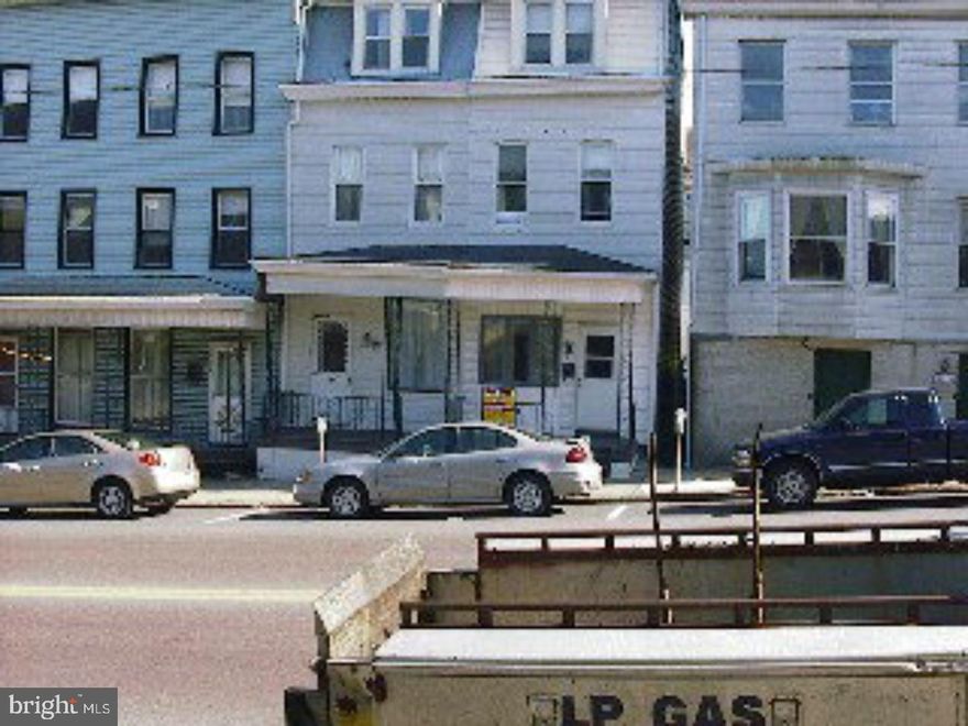 GOOD LOCATION, CENTER OF TOWN, CLOSE TO CHURCHES AND BUSINESS AREA. MODERN KITCHEN & BATHROOM. OIL HOT WATER HEAT, 2 ROOMS IN ATTIC, ONE HEATED COULD BE 3RD BEDROOM. DETACHED 1 CAR GARAGE. APPLIANCE STAY. Color: WHITE Amp: 100