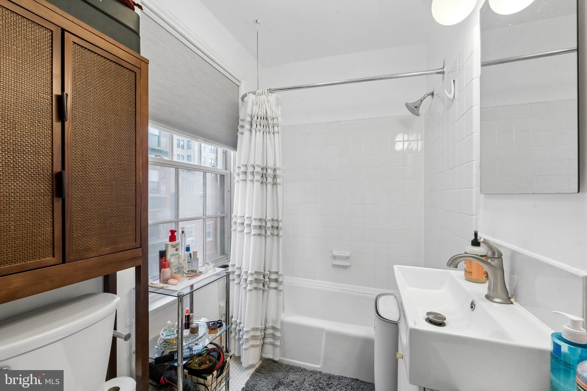 RITTENHOUSE SQUARE - Commercial Sale