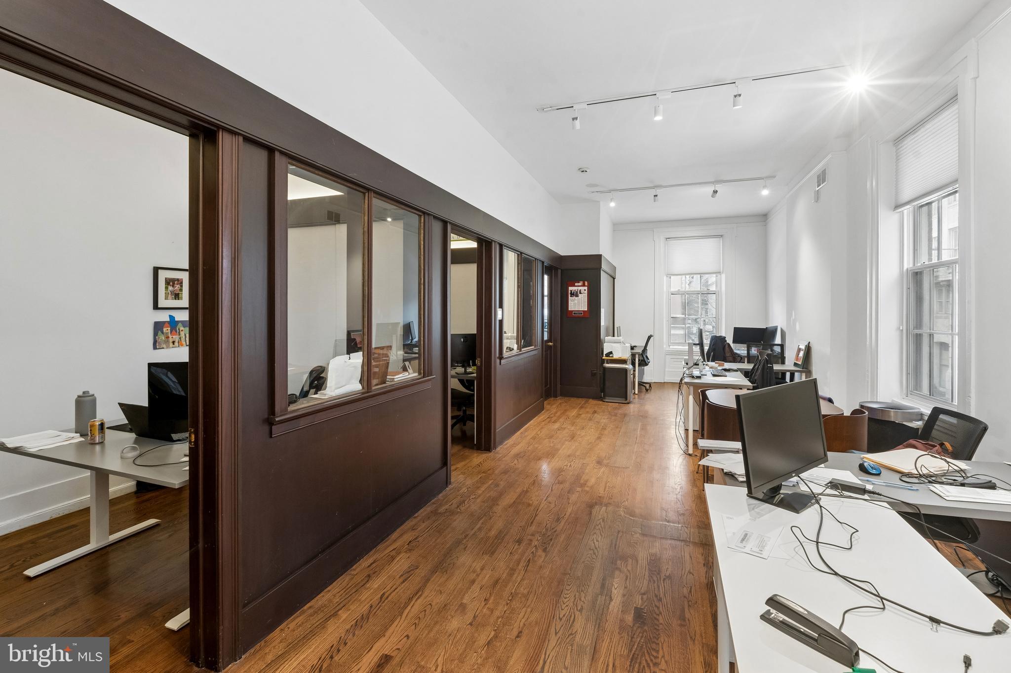 RITTENHOUSE SQUARE - Commercial Sale