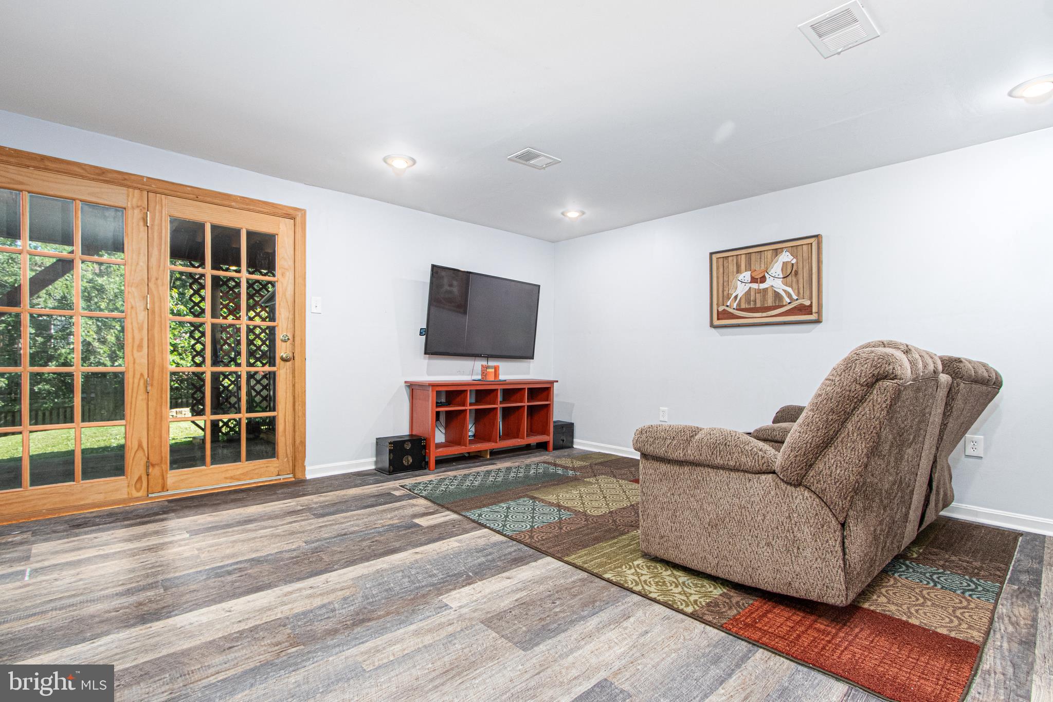 CONSTANT FRIENDSHIP - Residential