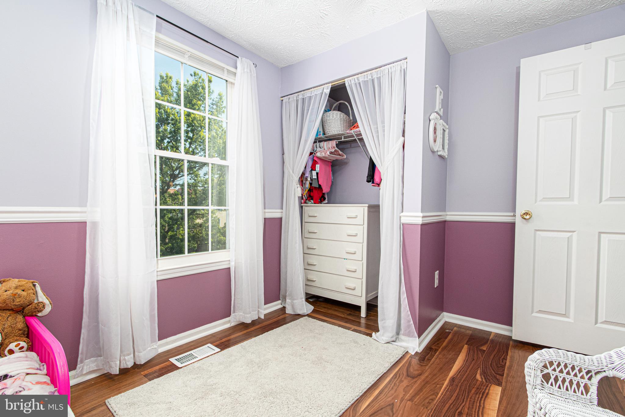 CONSTANT FRIENDSHIP - Residential