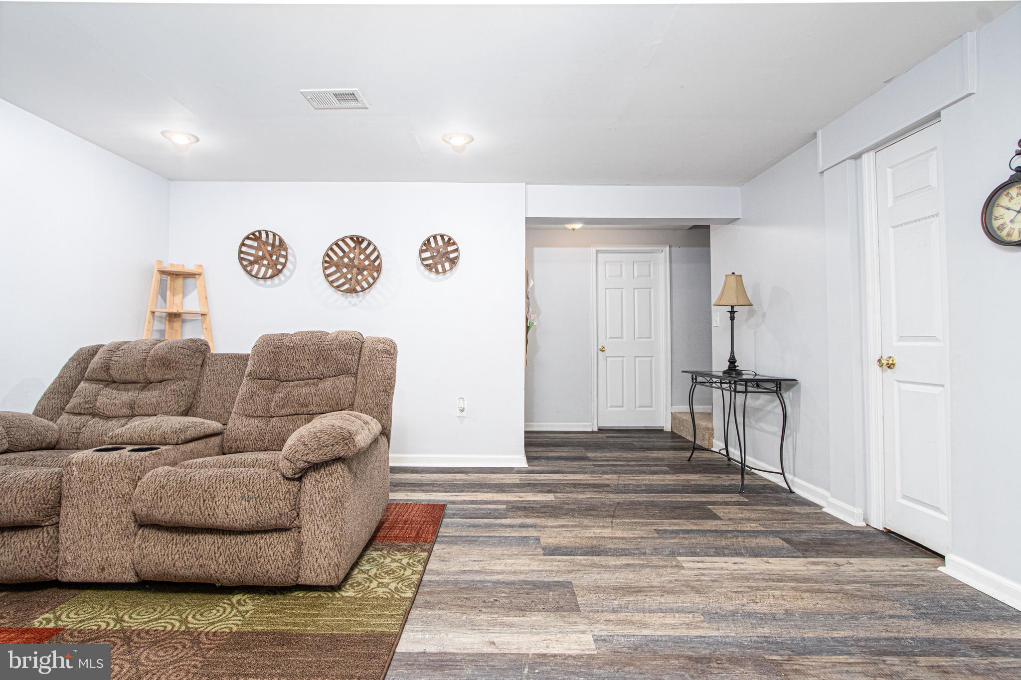 CONSTANT FRIENDSHIP - Residential