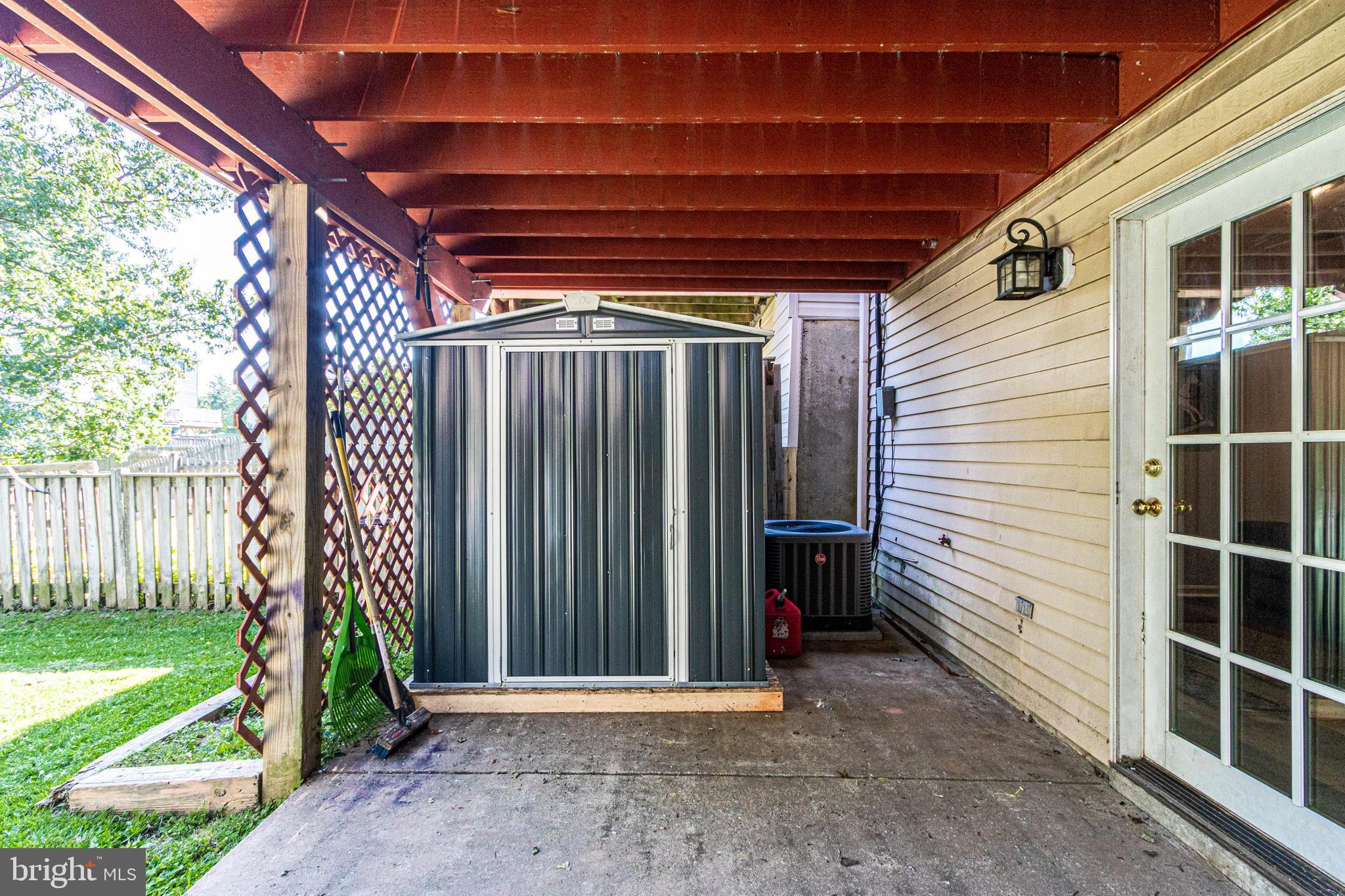 CONSTANT FRIENDSHIP - Residential