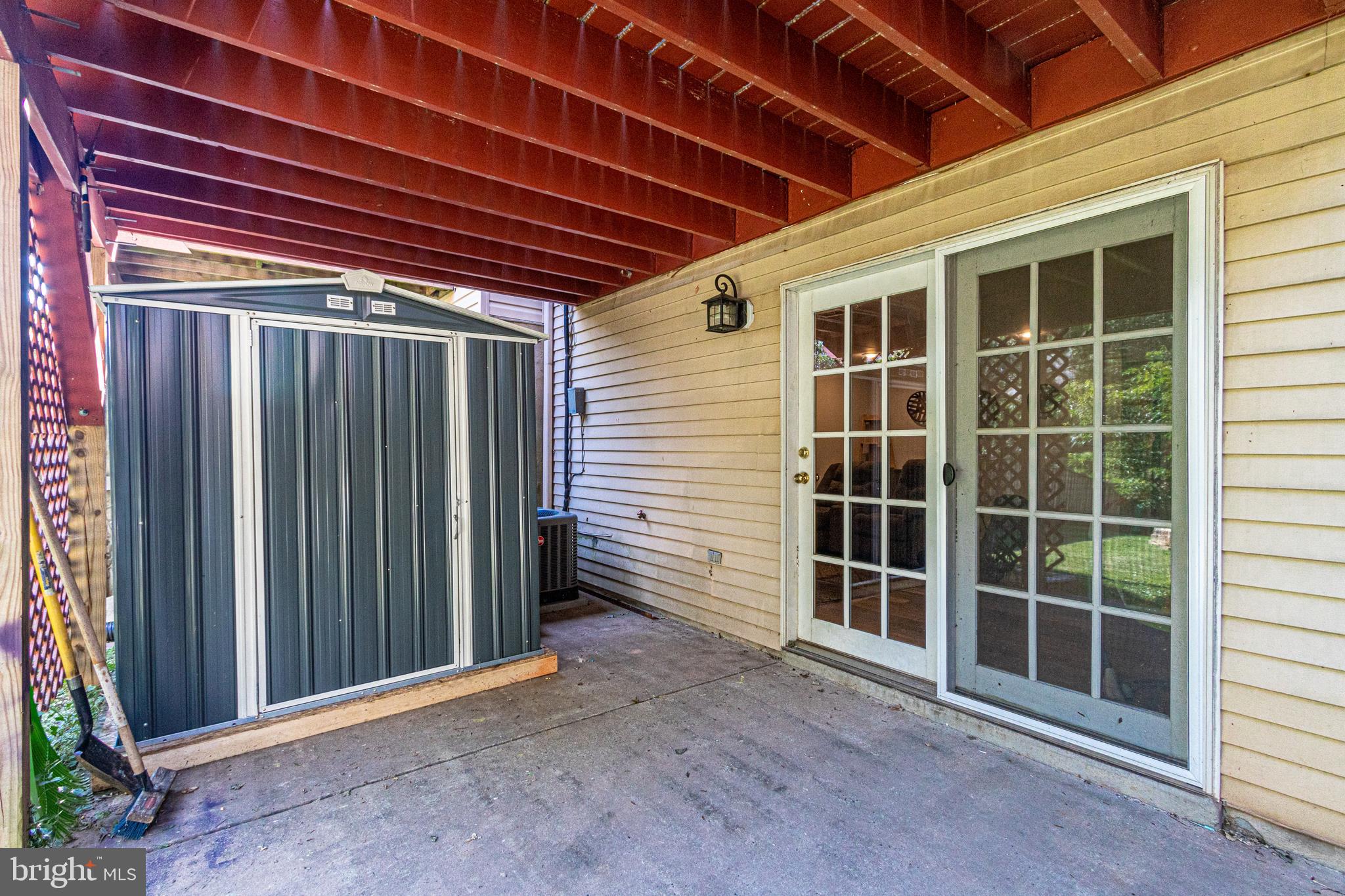 CONSTANT FRIENDSHIP - Residential