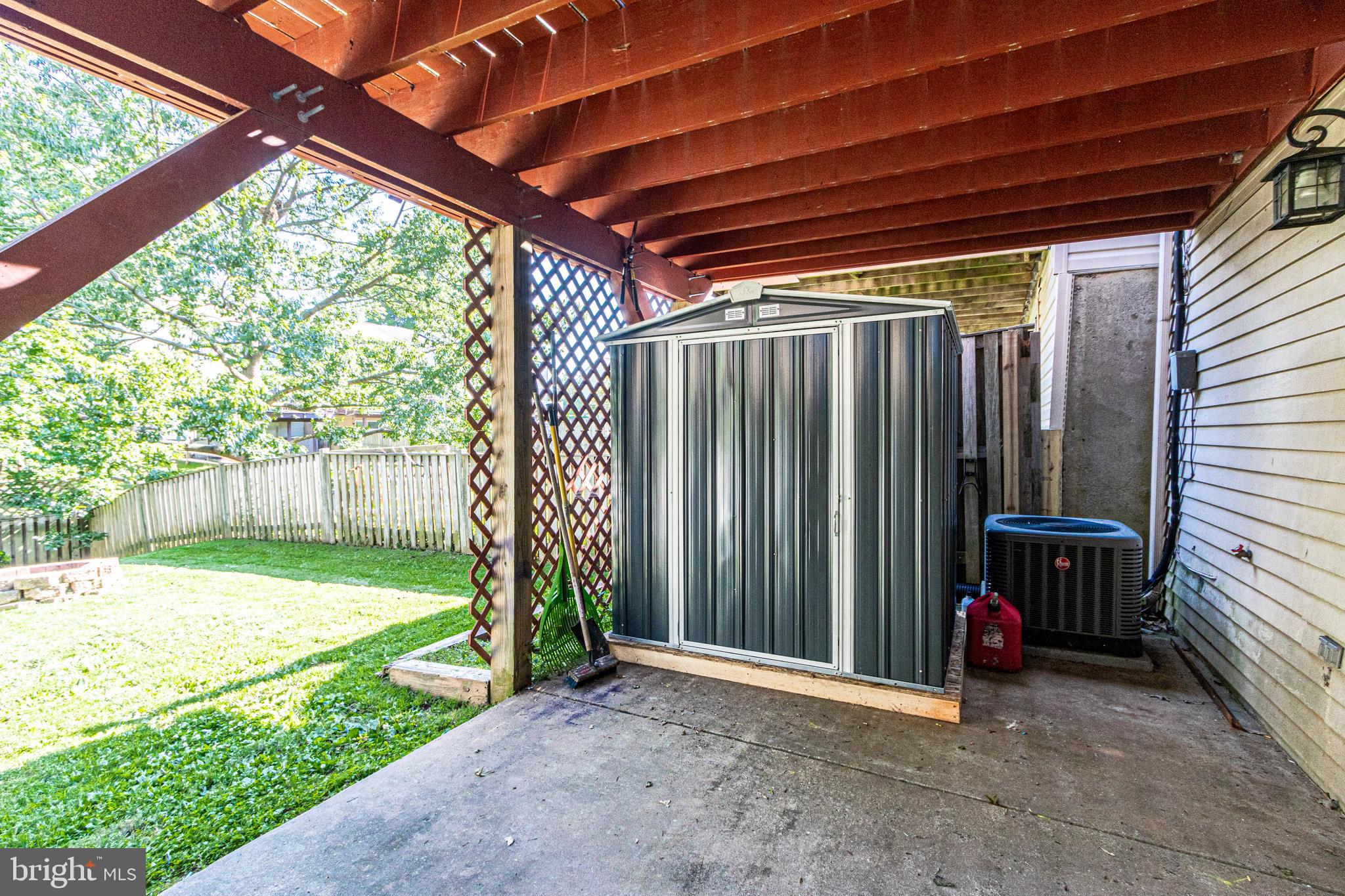 CONSTANT FRIENDSHIP - Residential