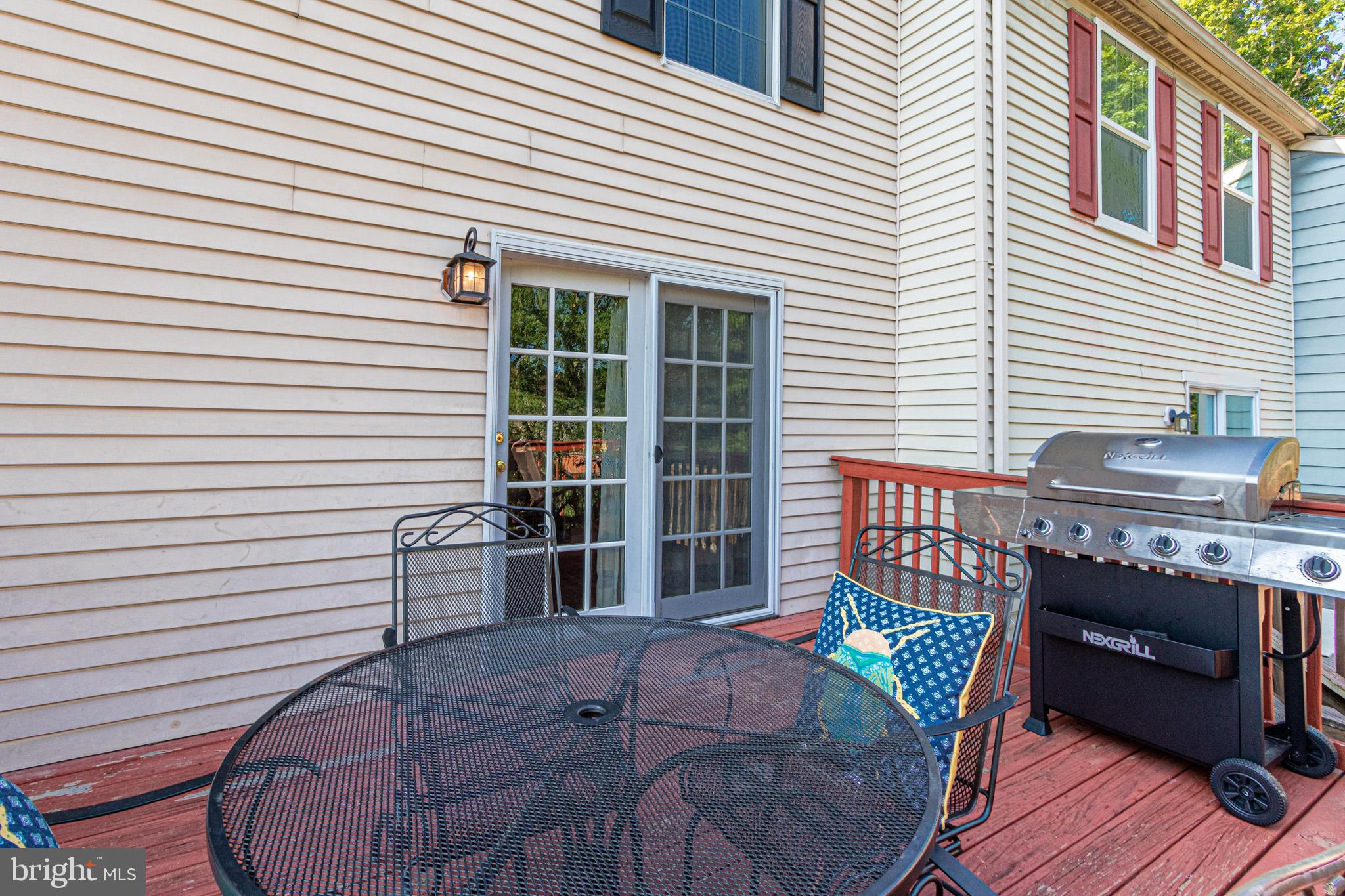 CONSTANT FRIENDSHIP - Residential