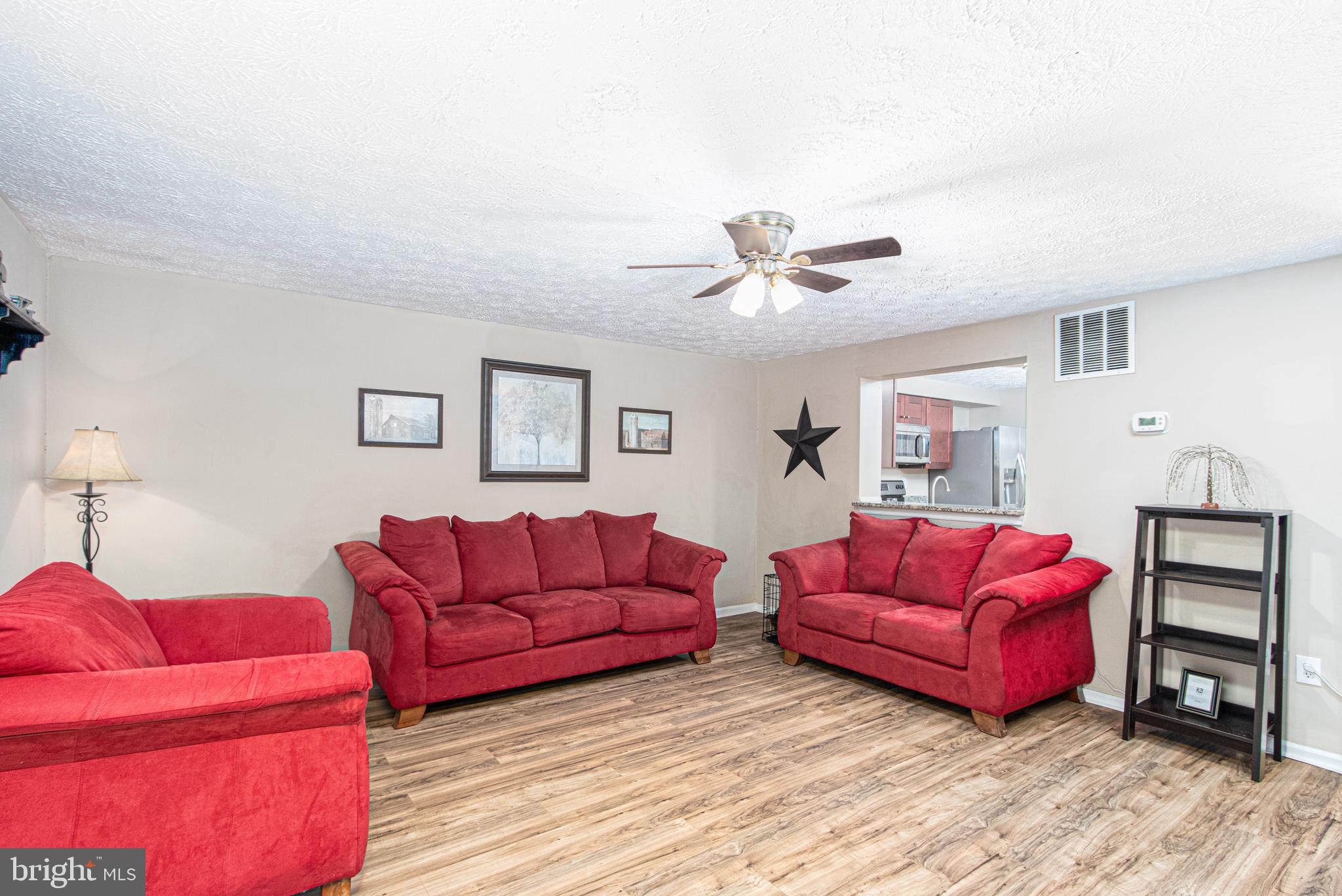 CONSTANT FRIENDSHIP - Residential