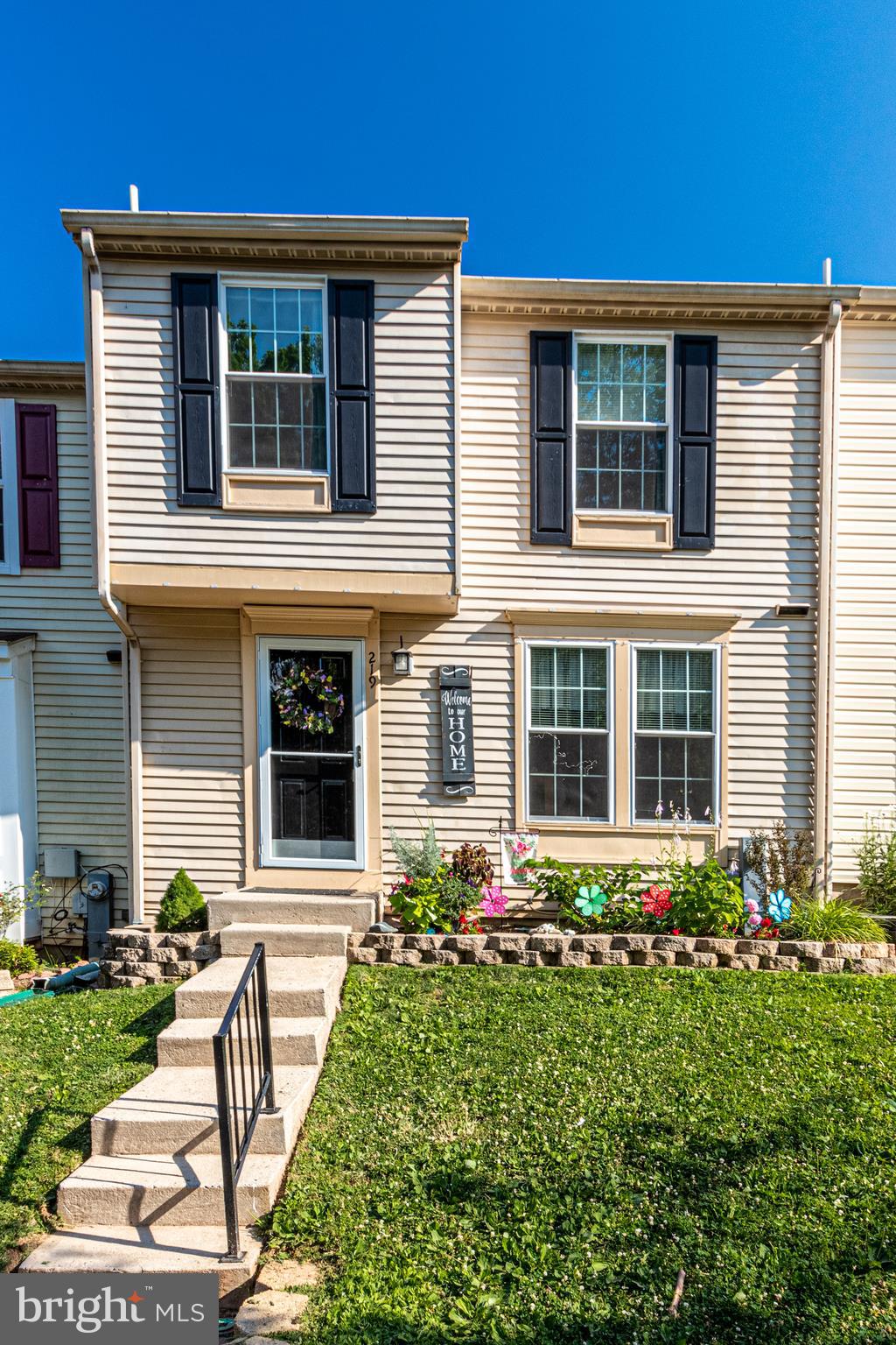 CONSTANT FRIENDSHIP - Residential