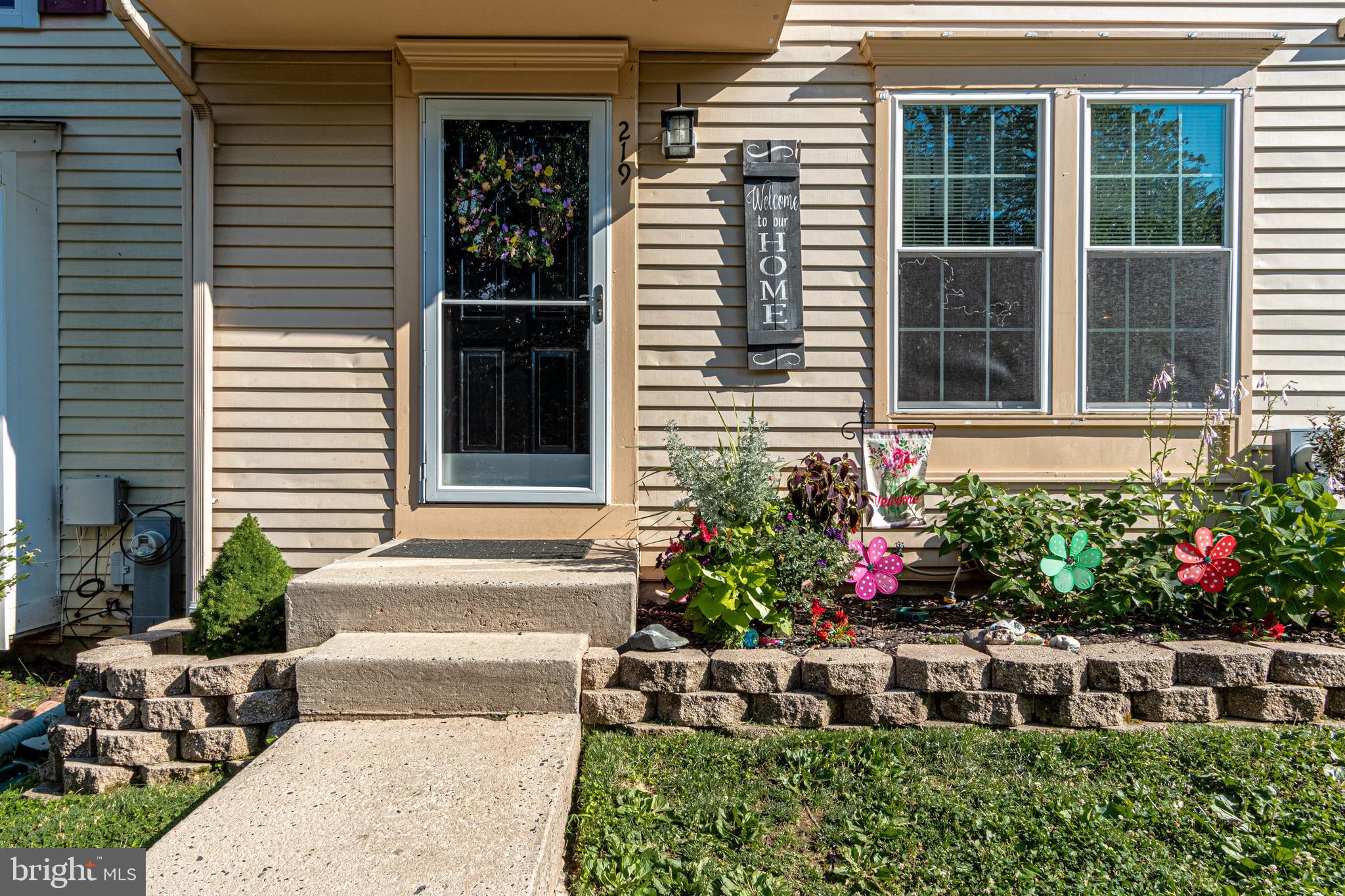 CONSTANT FRIENDSHIP - Residential