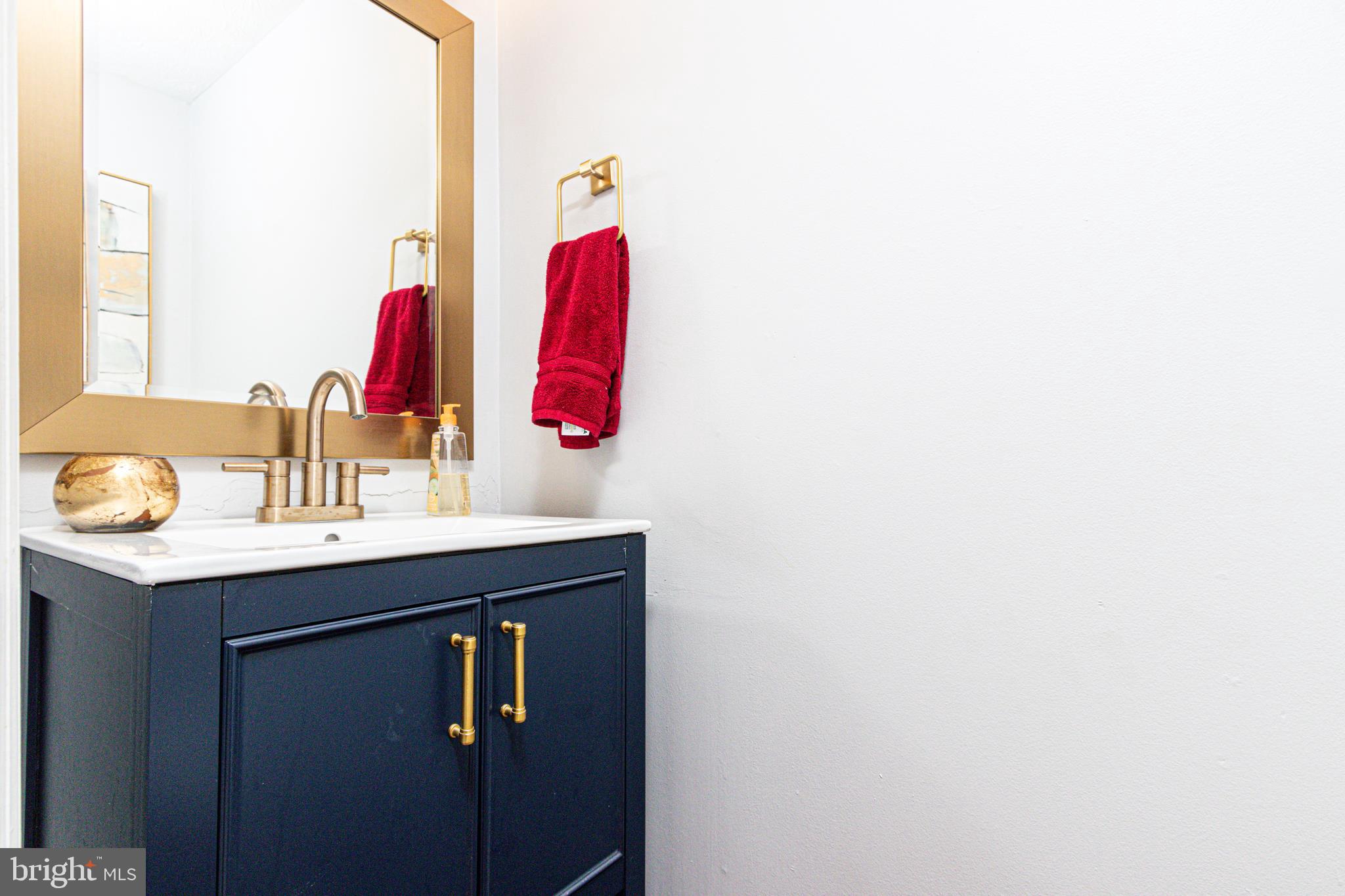 CONSTANT FRIENDSHIP - Residential