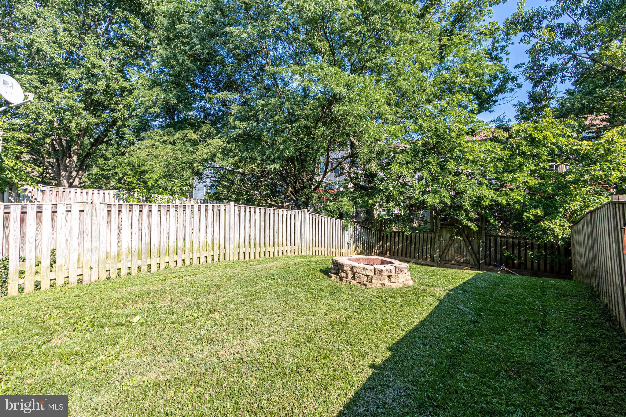 CONSTANT FRIENDSHIP - Residential