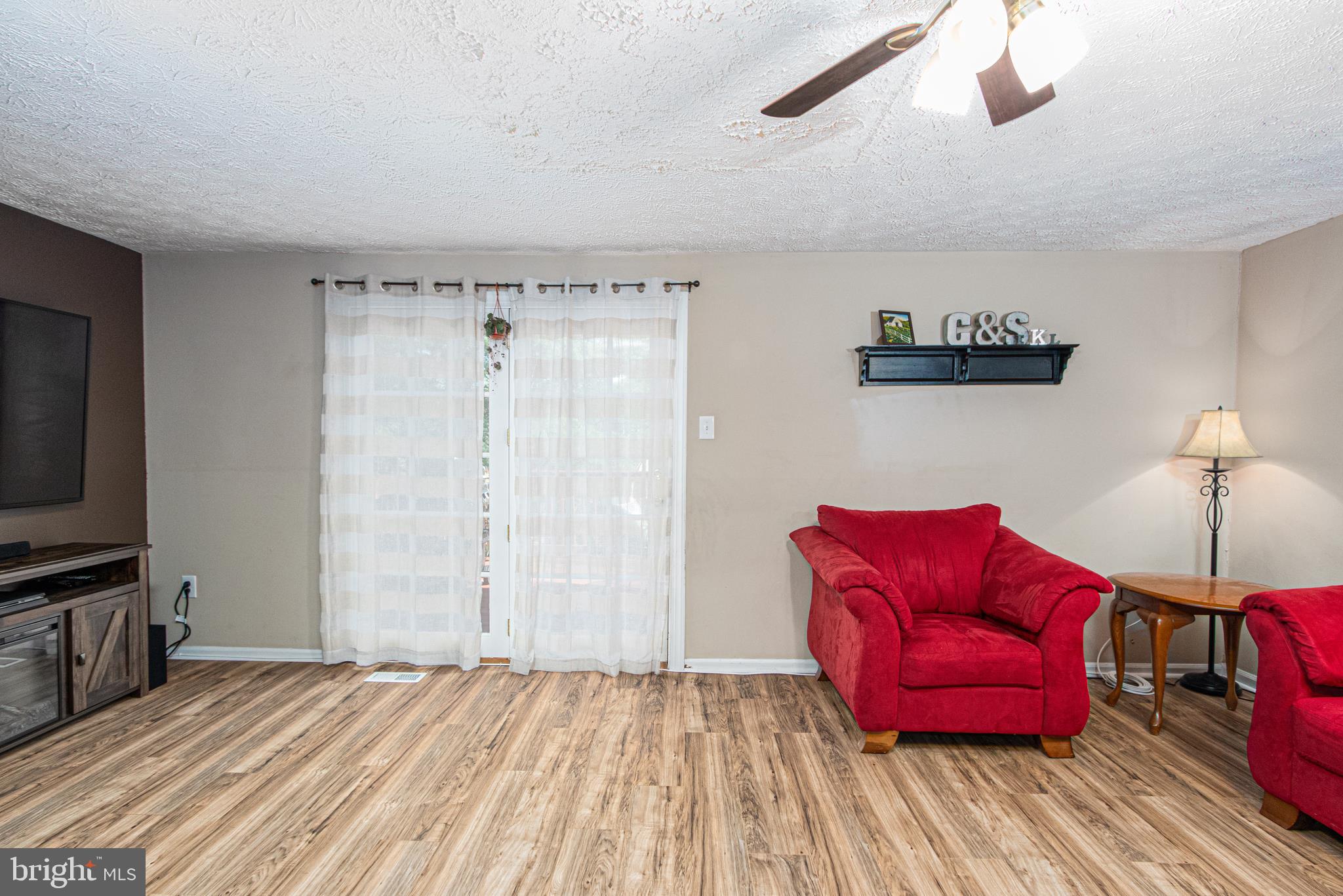 CONSTANT FRIENDSHIP - Residential